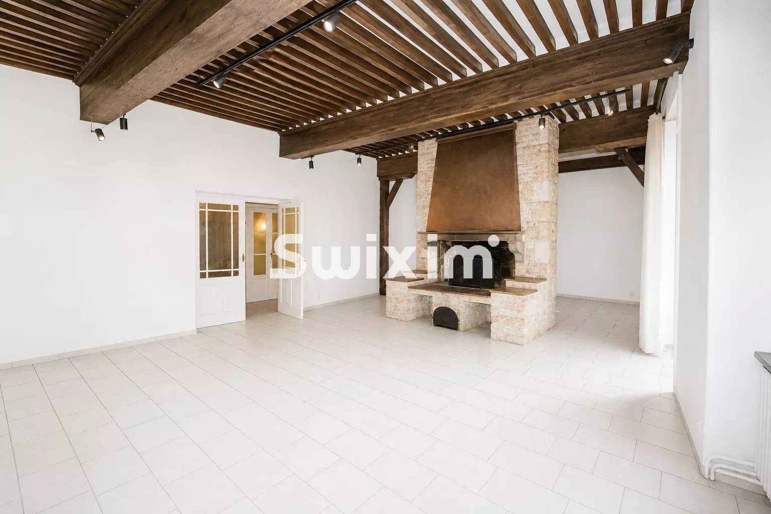 building 13 Rooms for sale on Saint-Amour (39160)