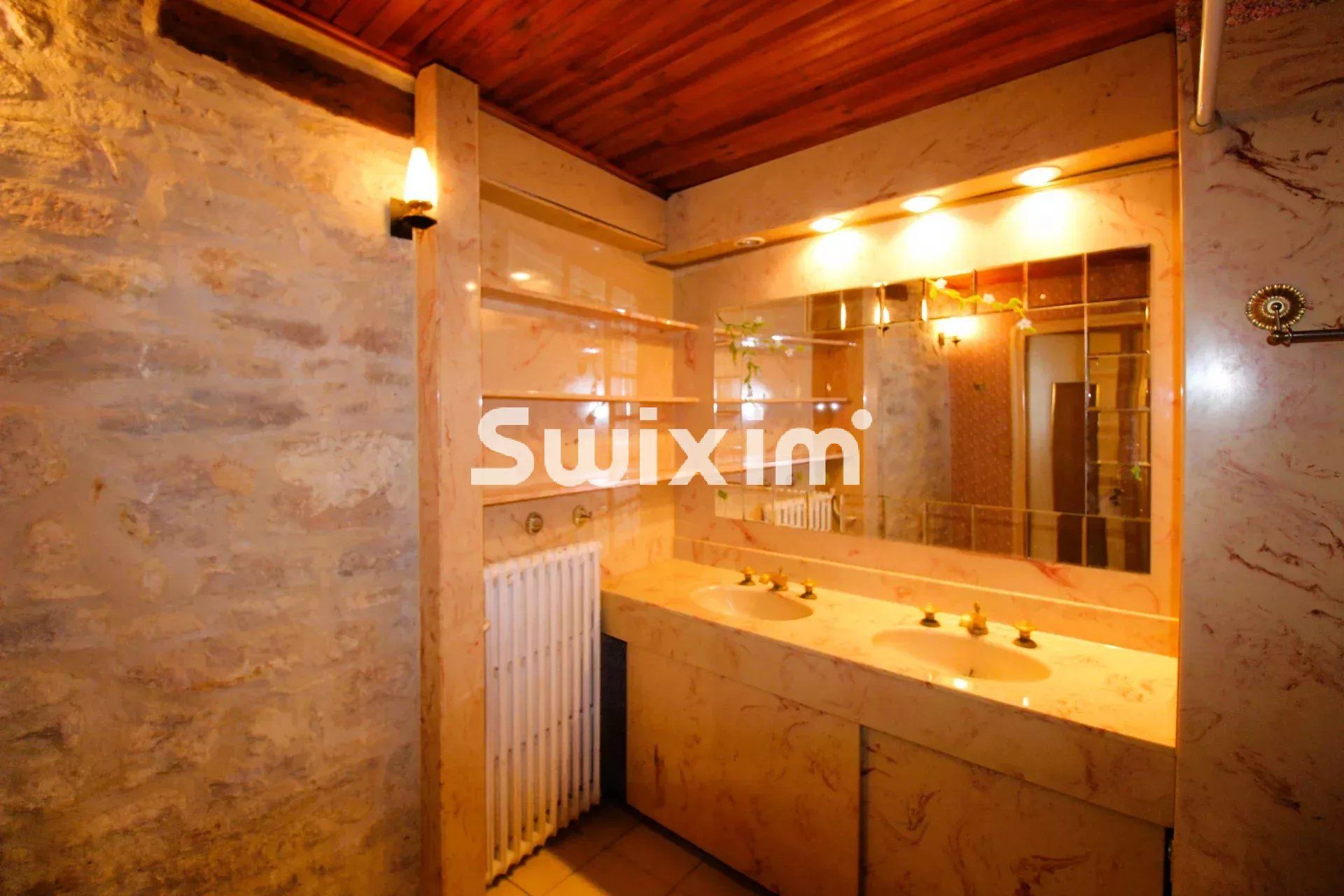 immeuble 13 Pièces en vente sur Saint-Amour (39160)