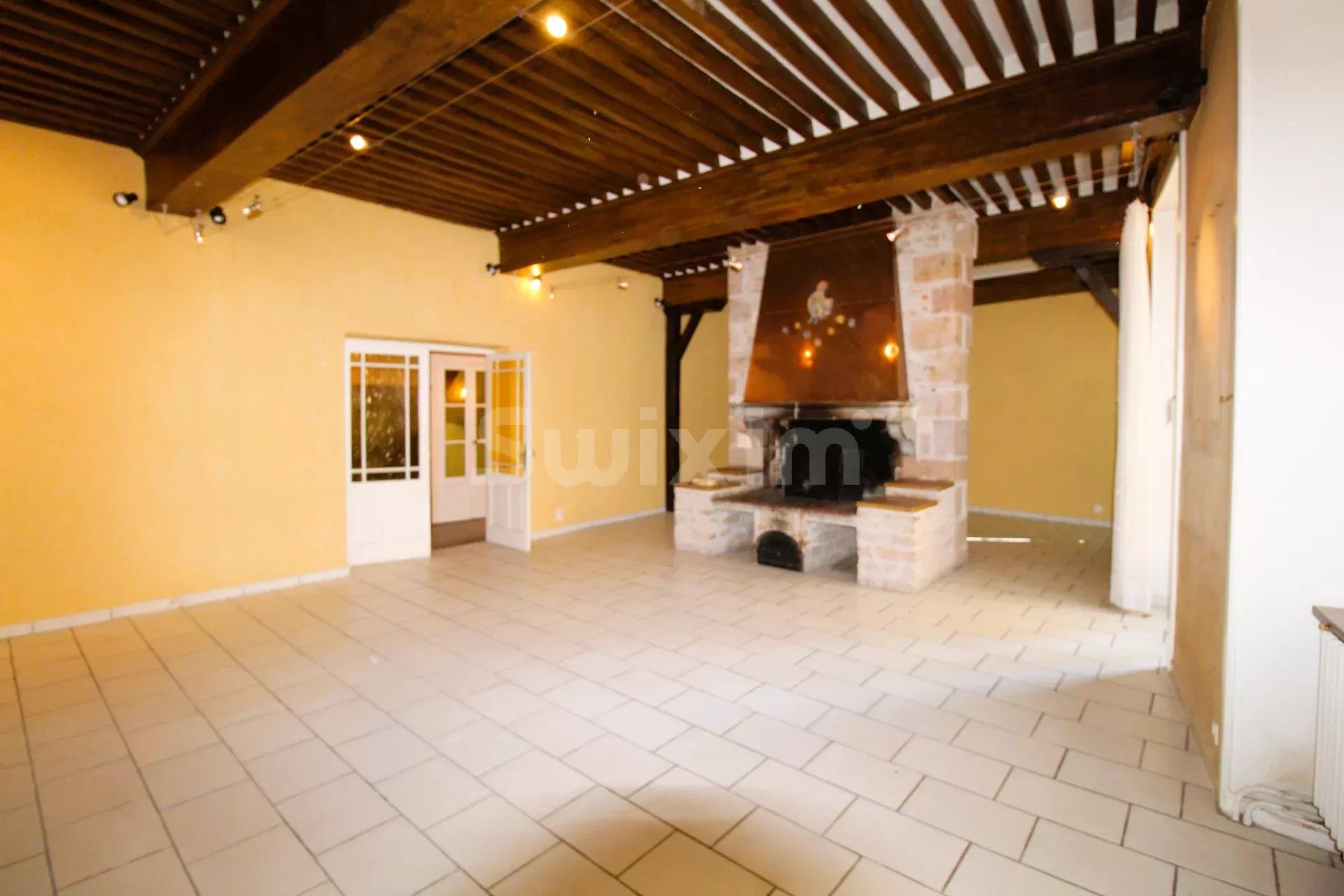 immeuble 13 Pièces en vente sur Saint-Amour (39160)