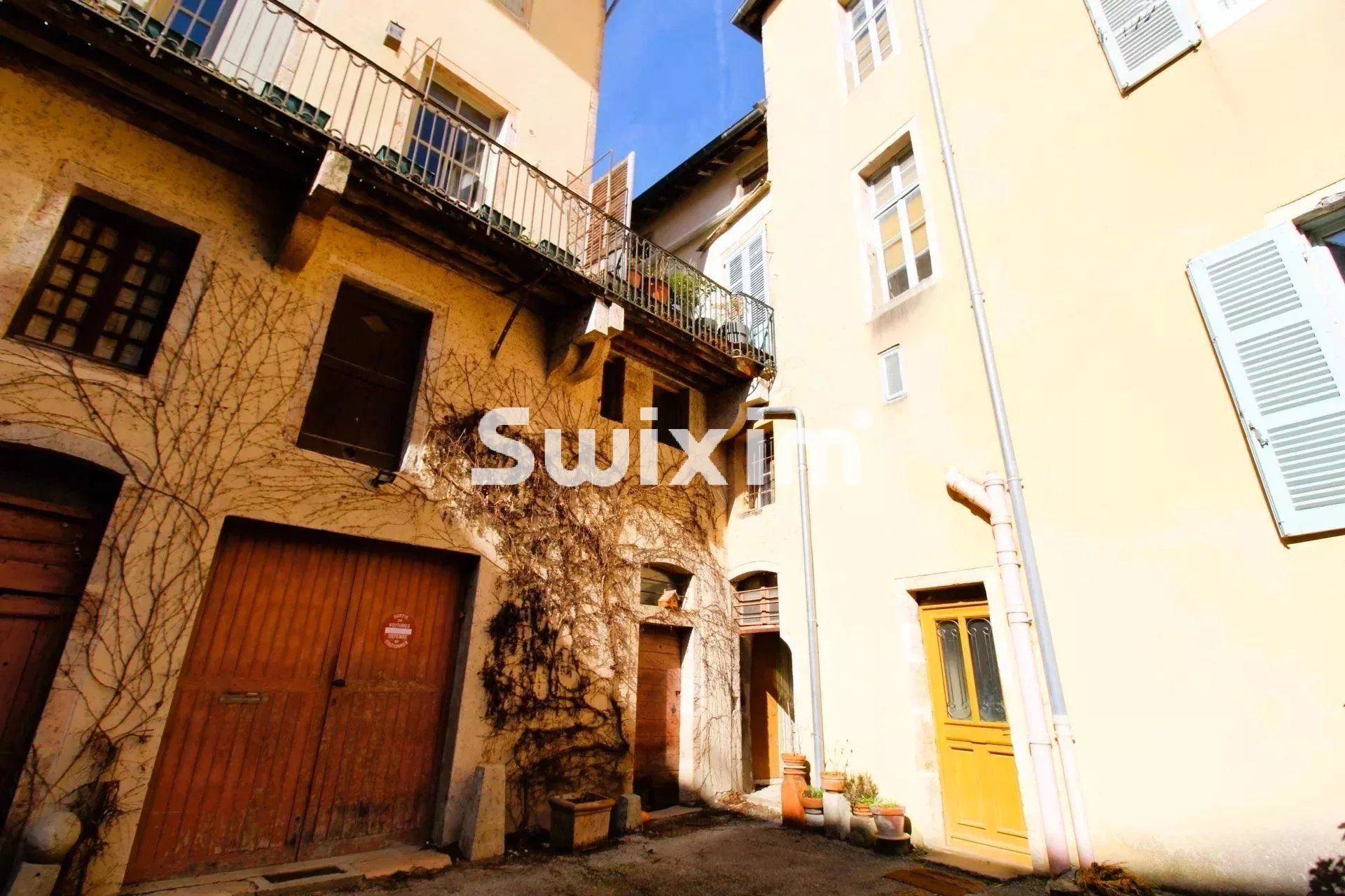 edificio 13 Salas en venta en Saint-Amour (39160)