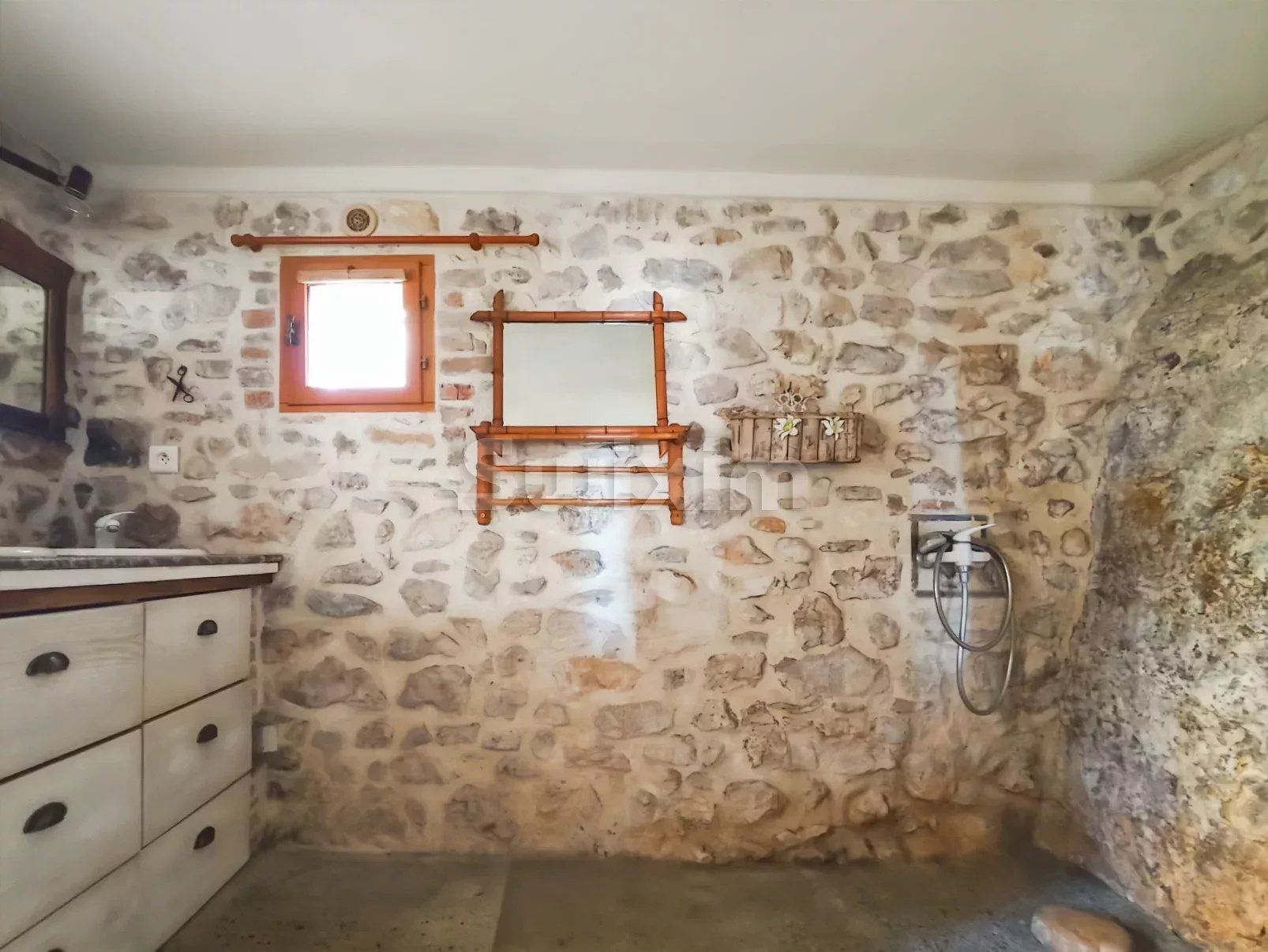 maison 10 Pièces en vente sur Saint-Montan (07220)