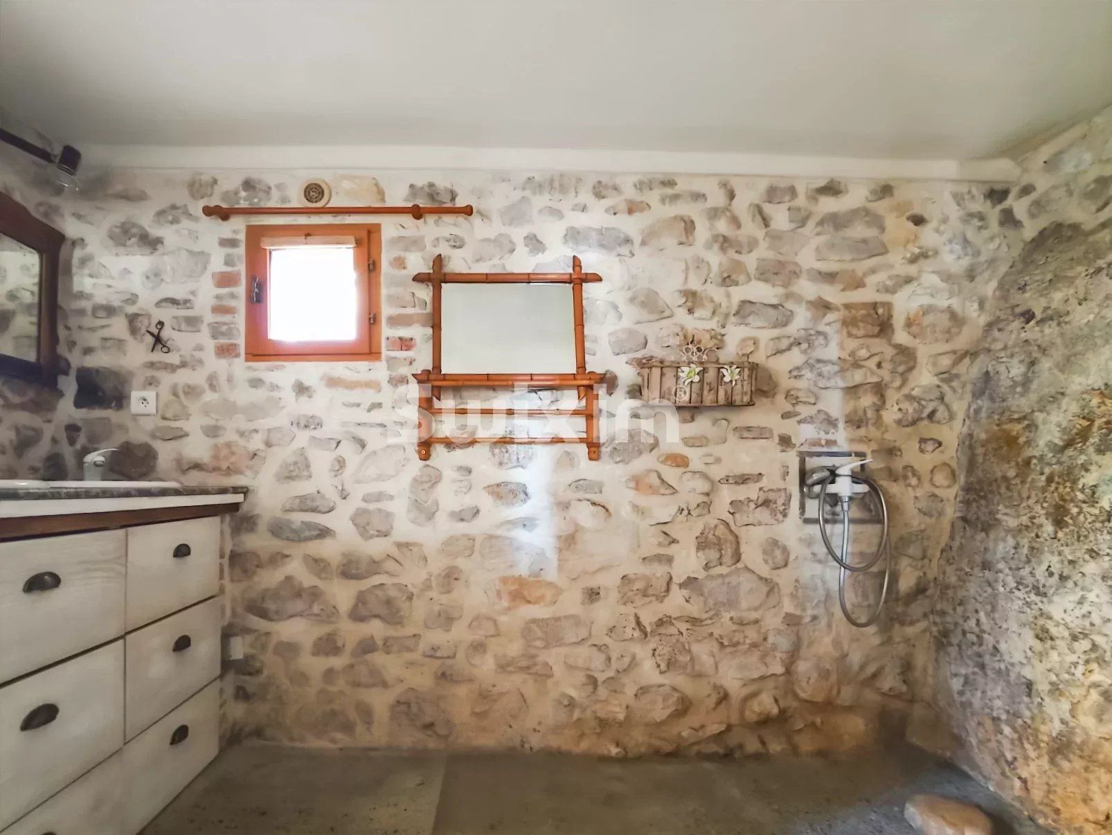 house 10 Rooms for sale on Saint-Montan (07220)