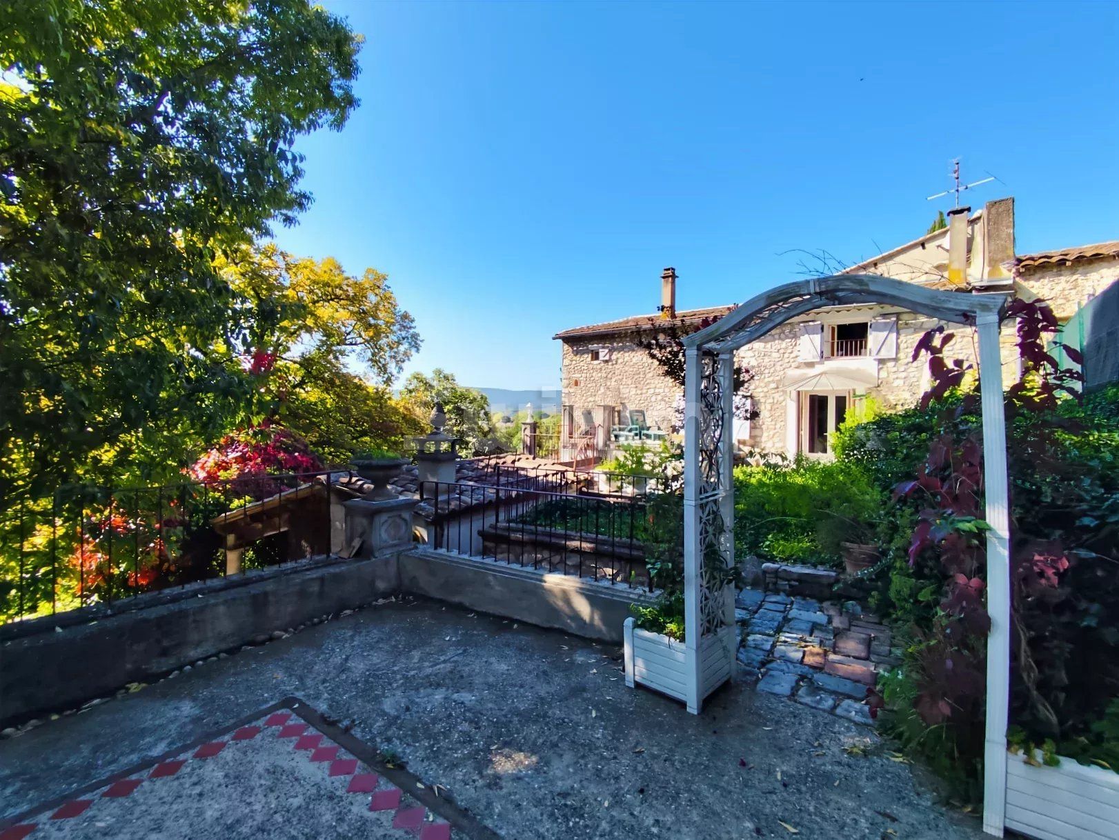 house 10 Rooms for sale on Saint-Montan (07220)