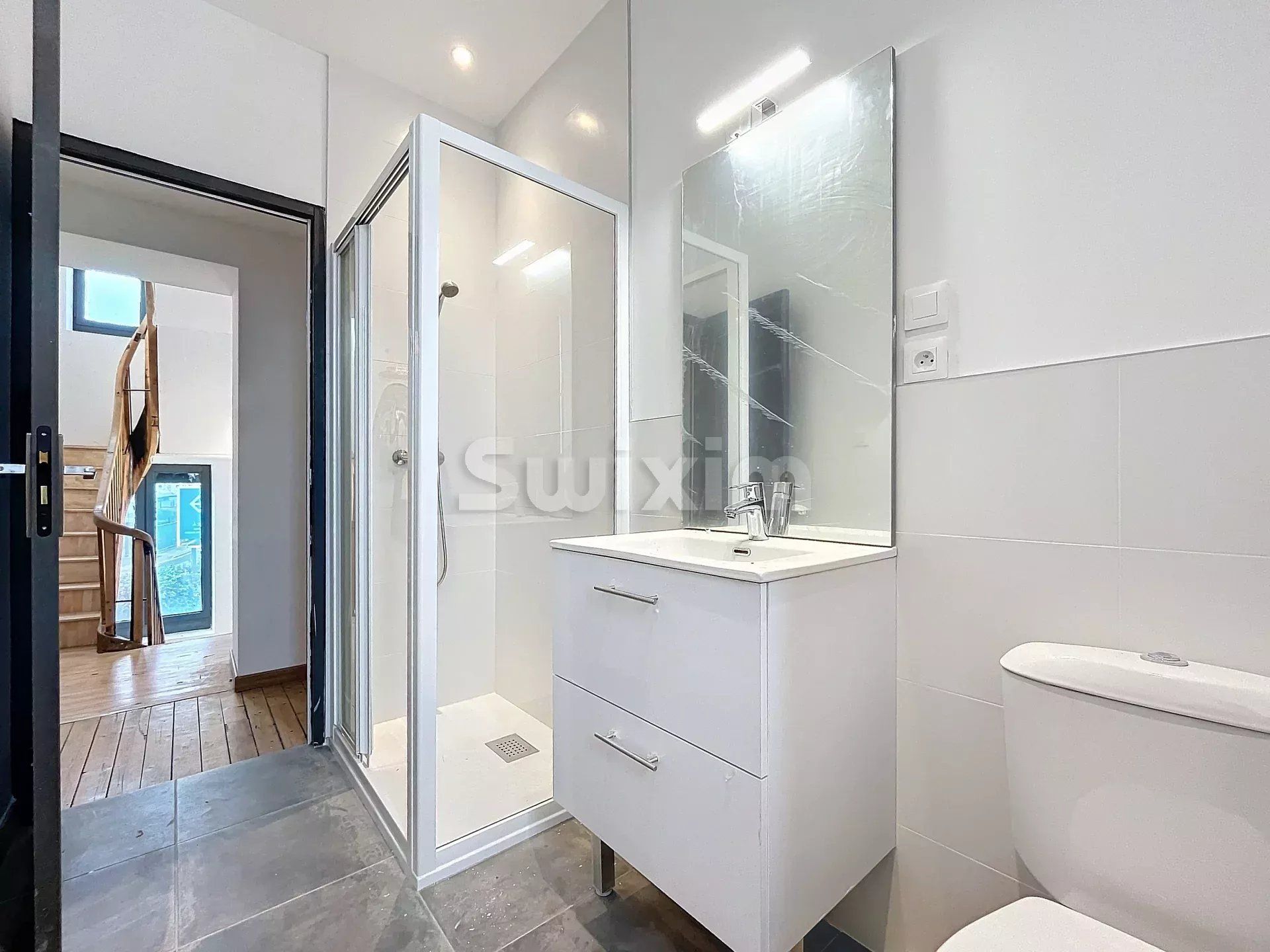 apartment 9 Rooms for rent on Saint-Genis-Laval (69230)