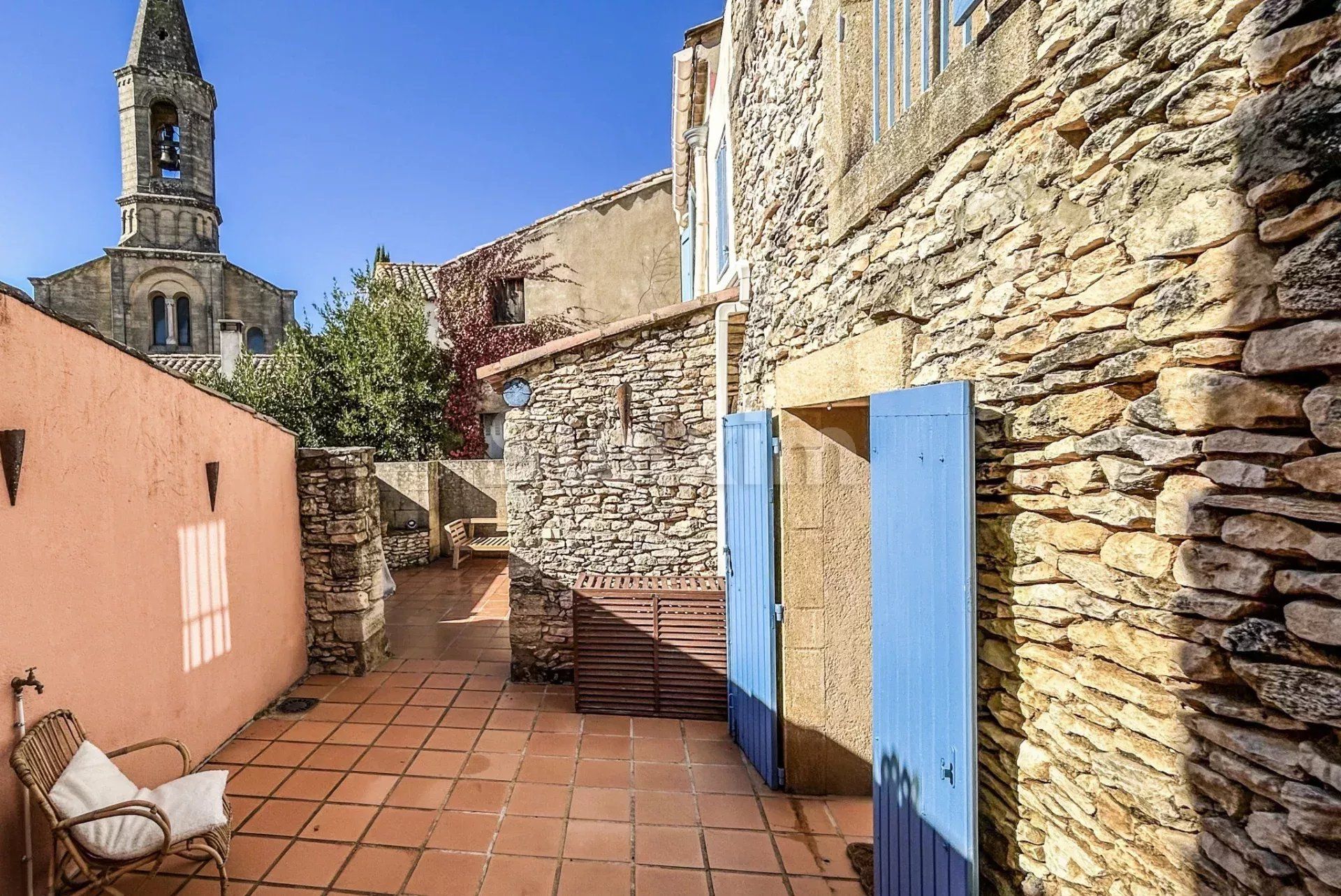 house 5 Rooms for sale on Saint-Maximin (30700)