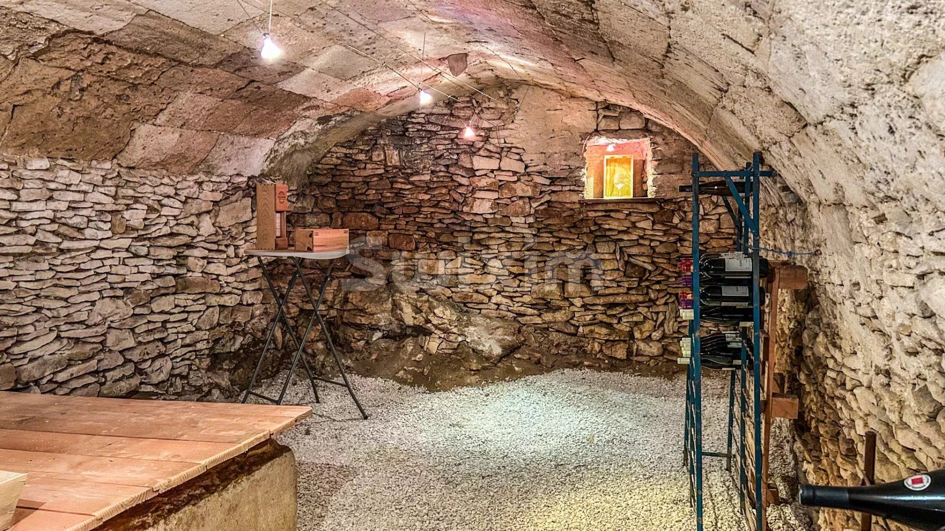 house 5 Rooms for sale on Saint-Maximin (30700)