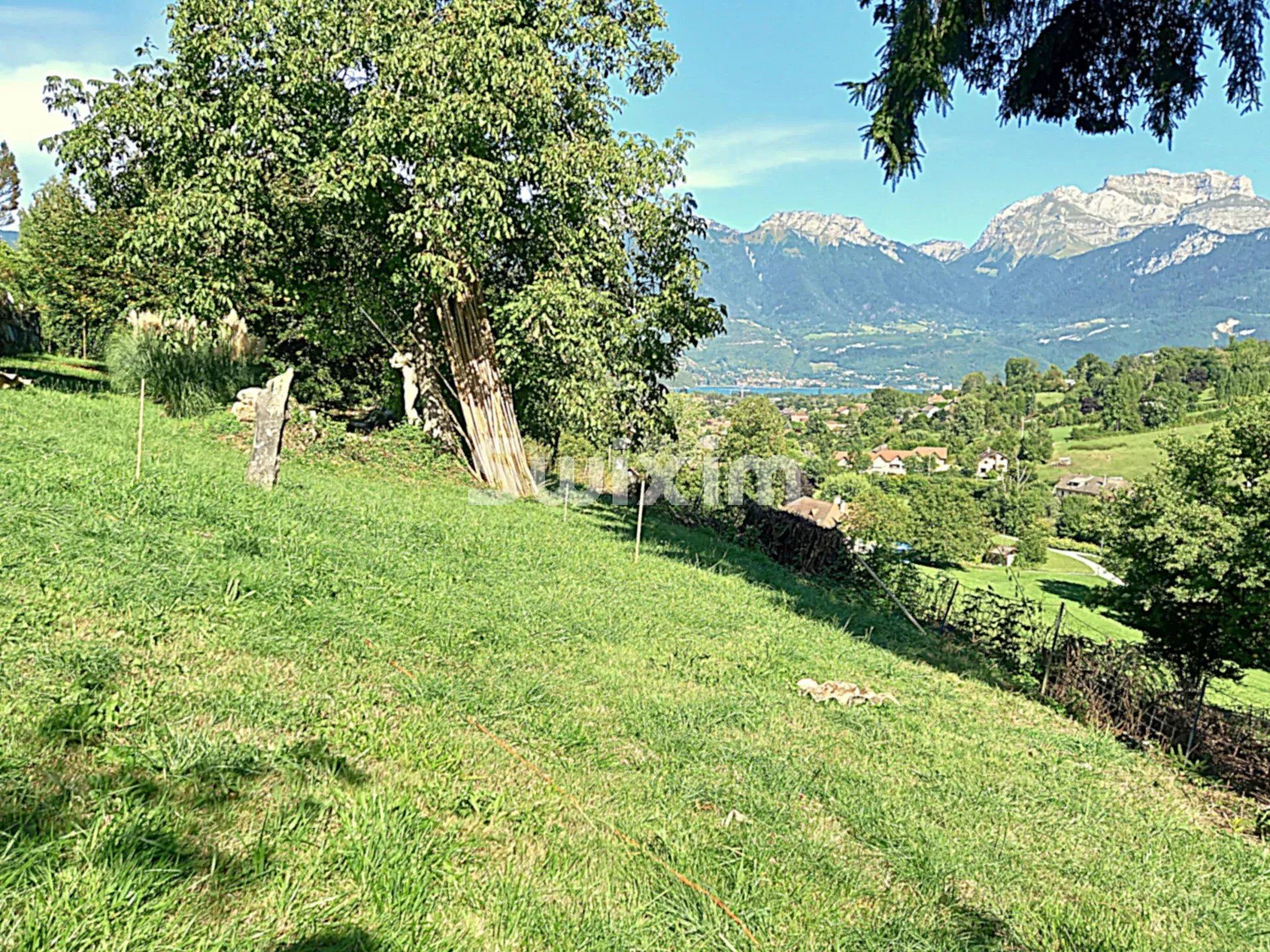 terreno edificável para venda sobre Saint-Jorioz (74410)