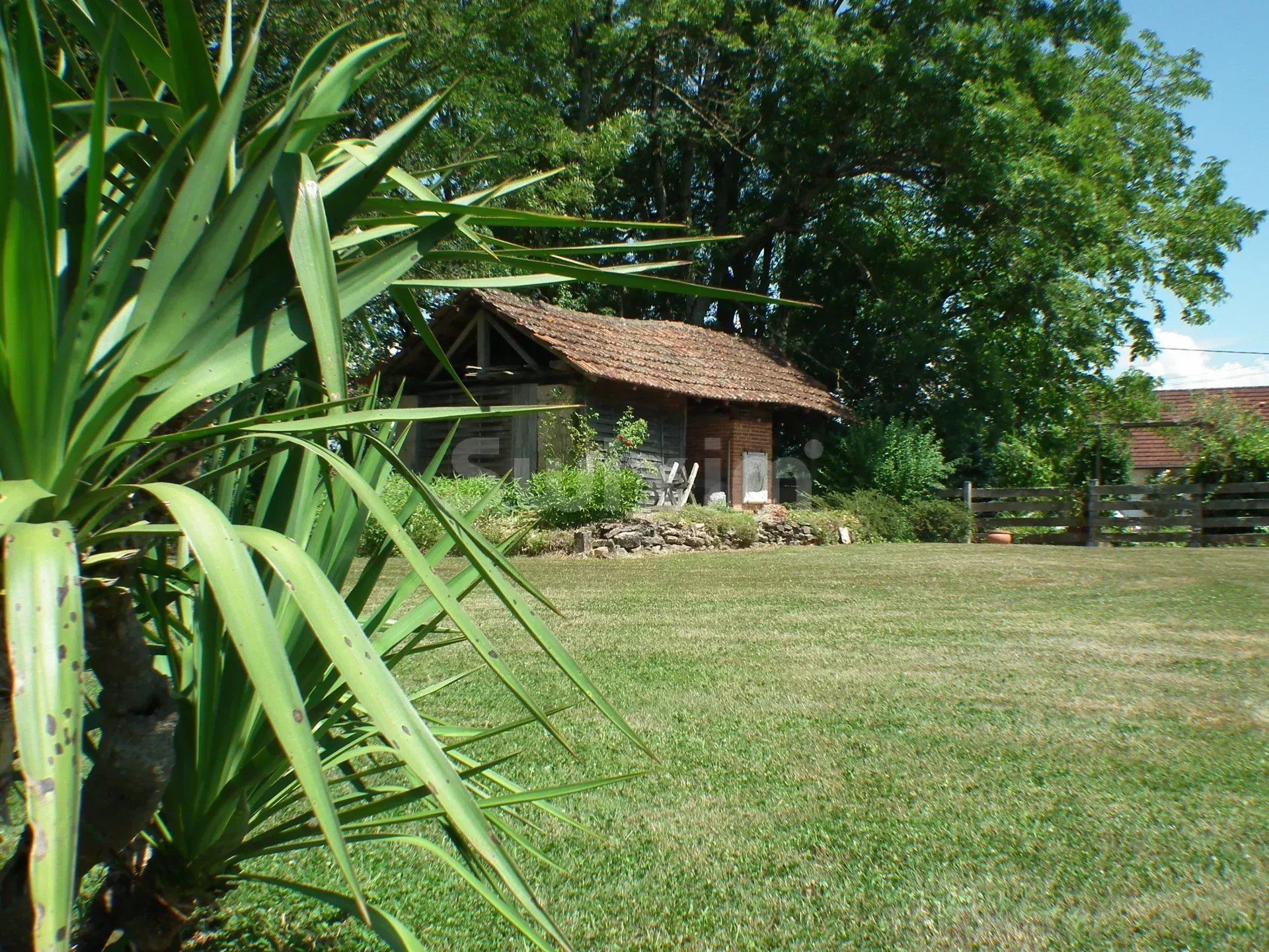 casa 9 Quartos para venda sobre Lons-le-Saunier (39000)