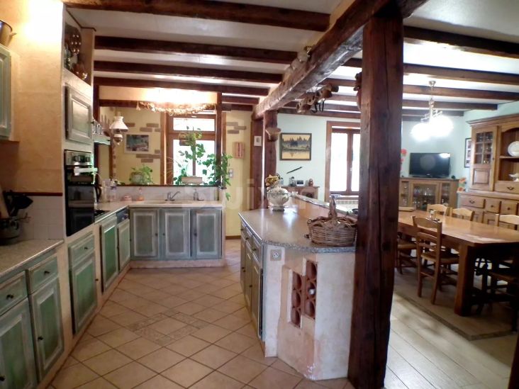 Vente Maison Lons-le-Saunier 9 Pièces 193 m²