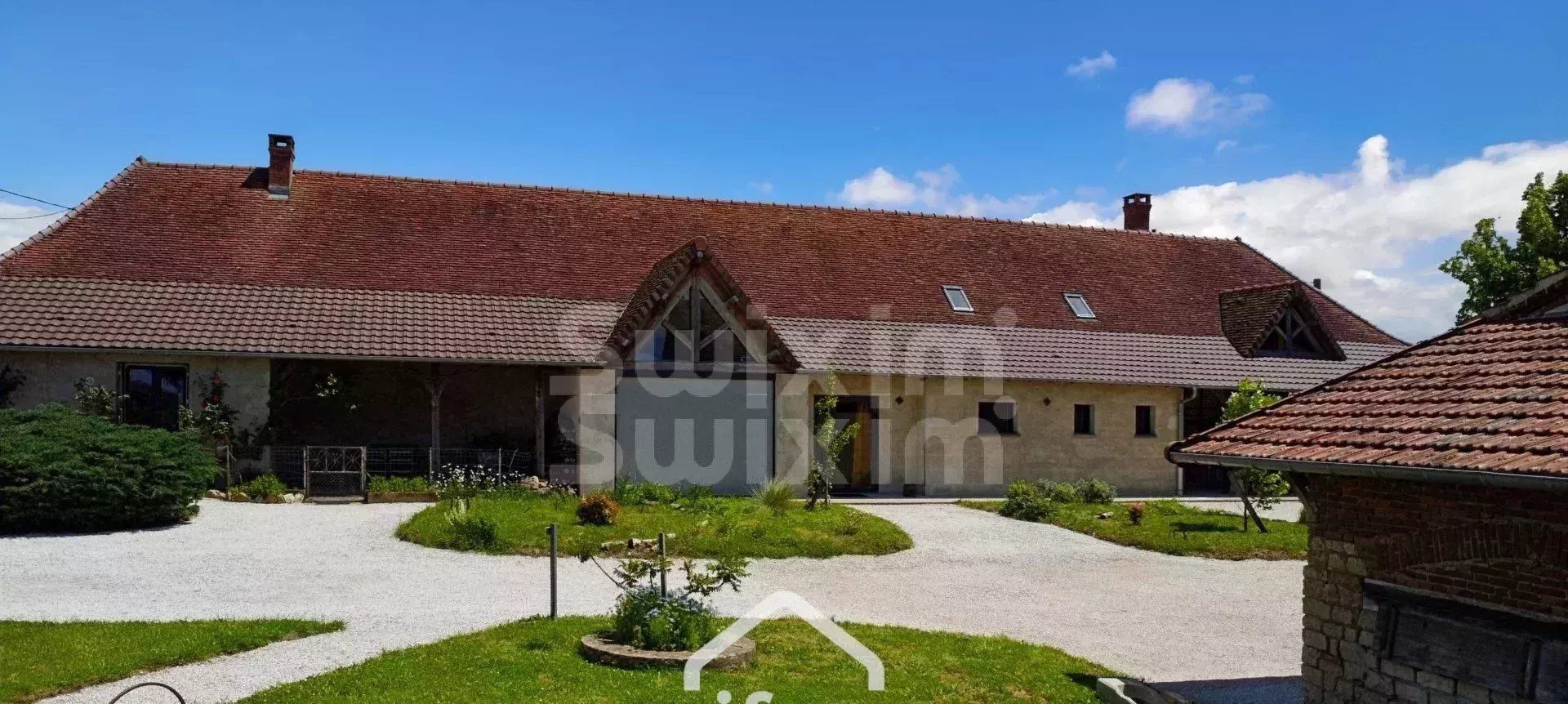 propriété 12 Pièces en vente sur Lons-le-Saunier (39000)