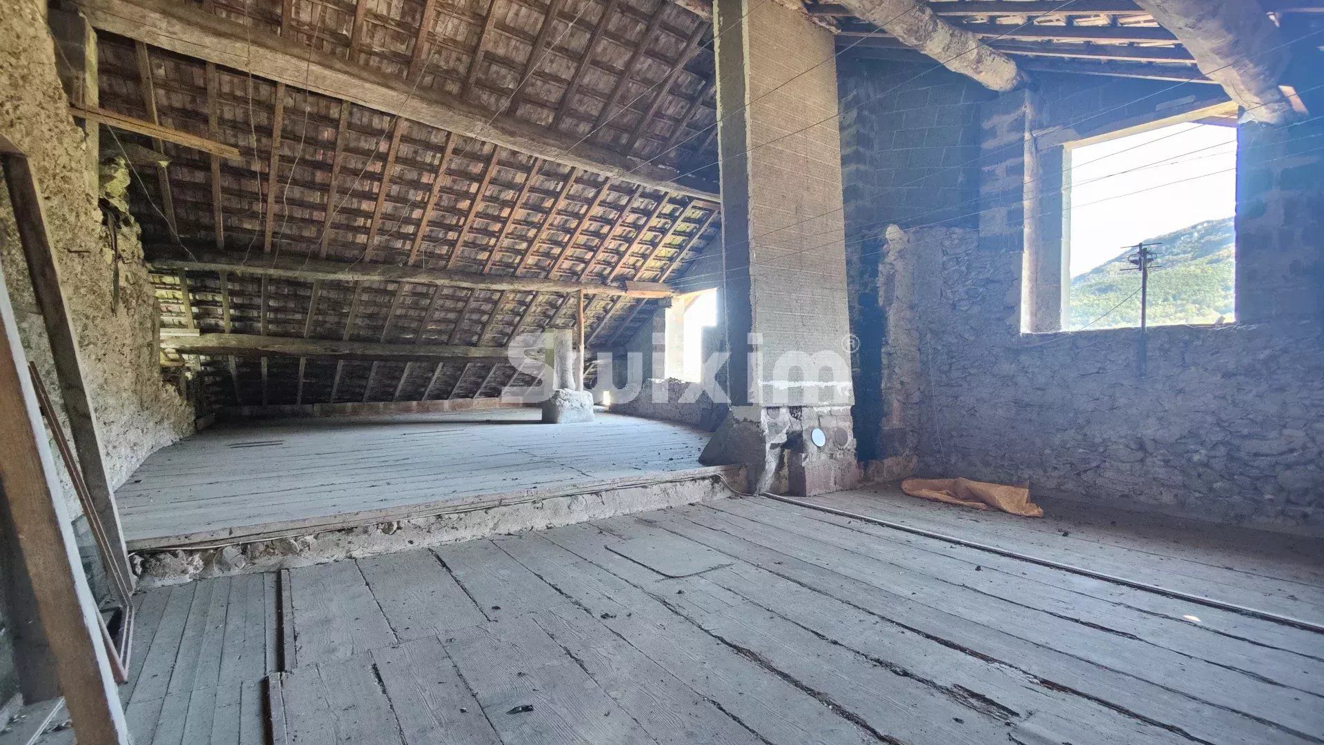 farmhouse 7 Rooms for sale on Saint-Jean-en-Royans (26190)