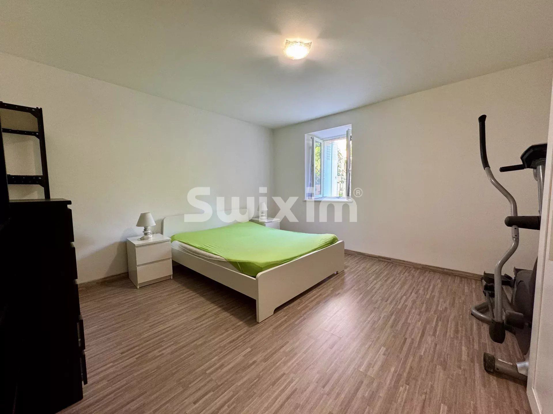 edificio 16 Salas en venta en Challex (01630)