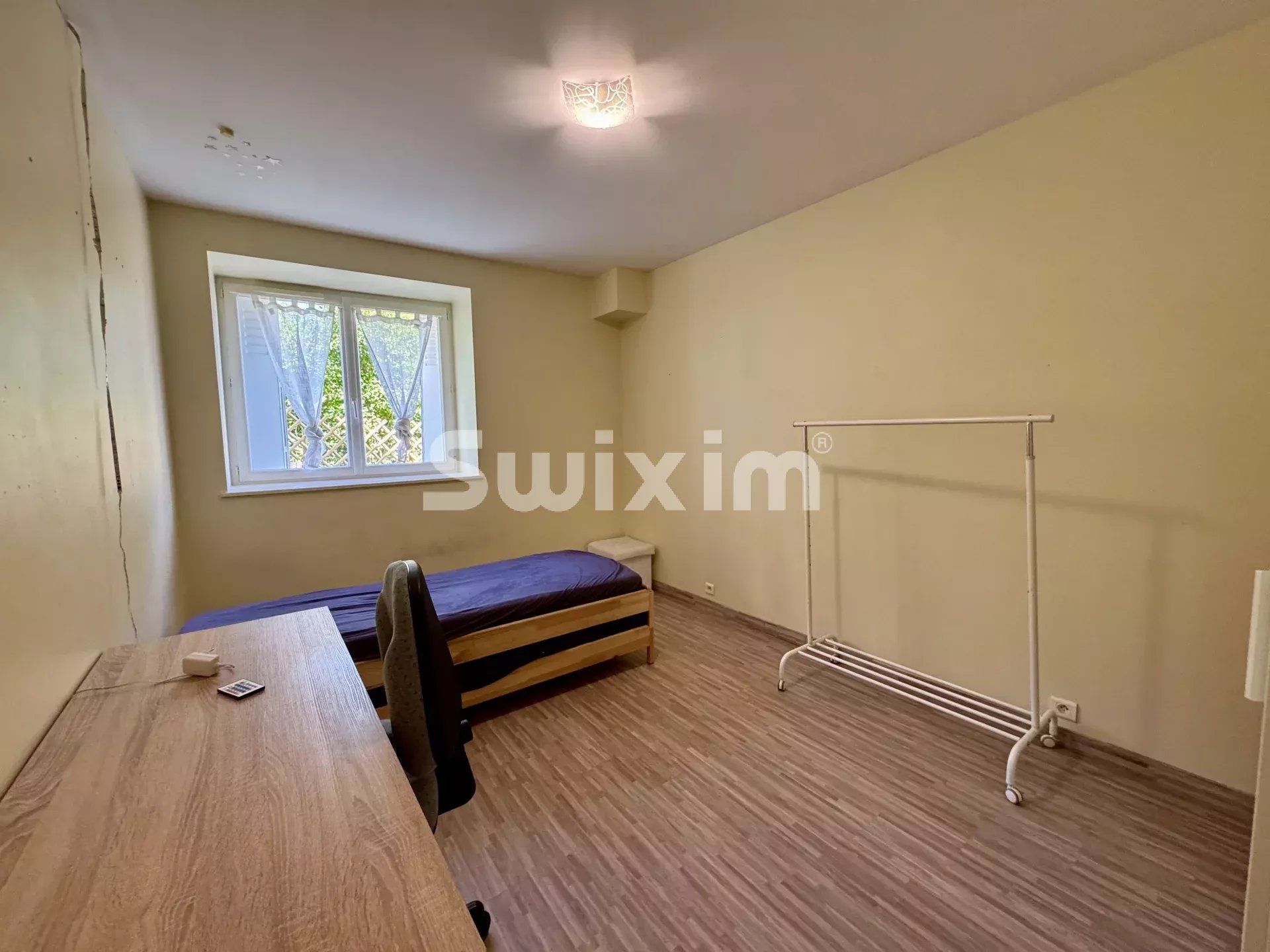 edificio 16 Salas en venta en Challex (01630)