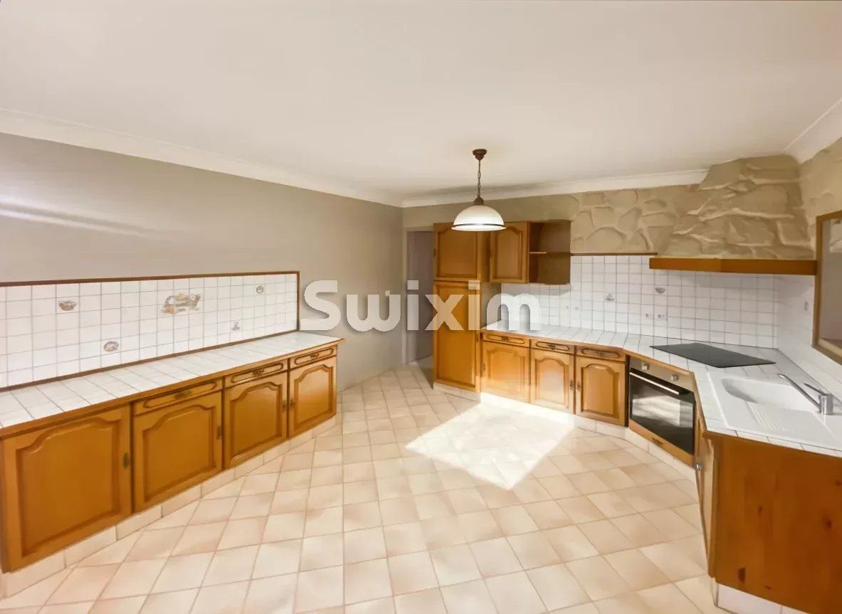 casa 6 Camere in vendita su Mornas (84550)