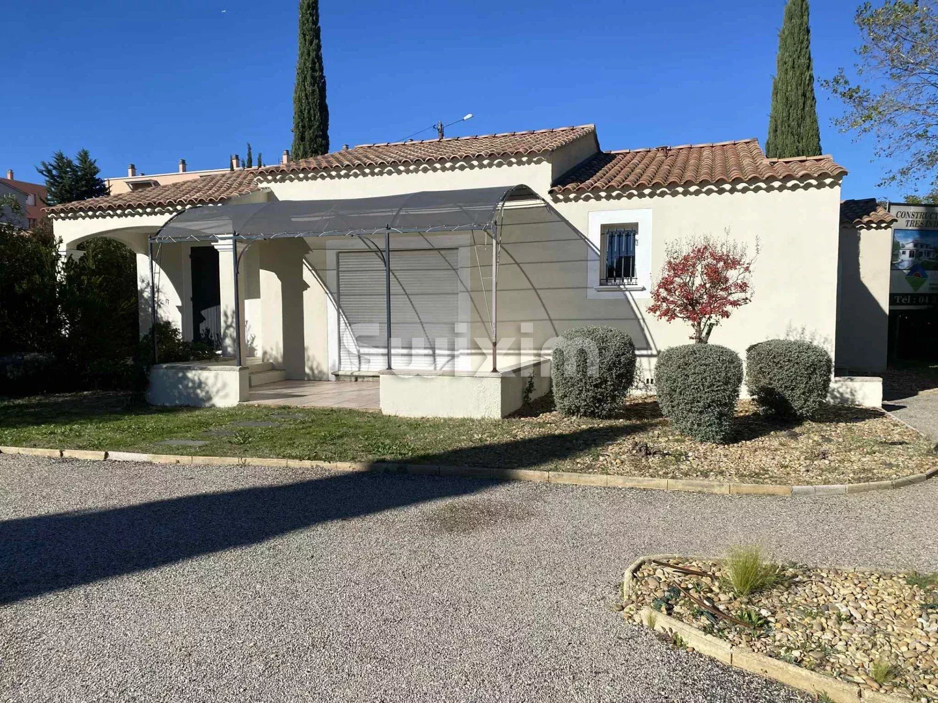 locale commerciale 5 Camere in affitto su Orange (84100)