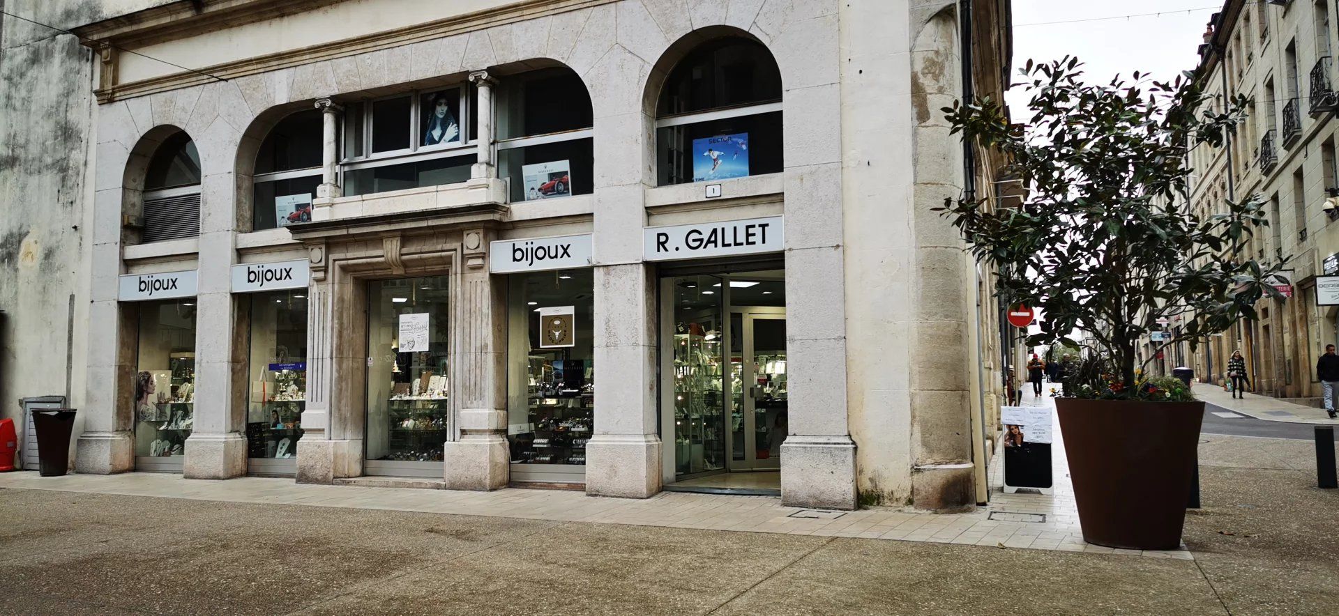 Vendita Locale commerciale Dole 2&nbsp;Camere 75&nbsp;m²