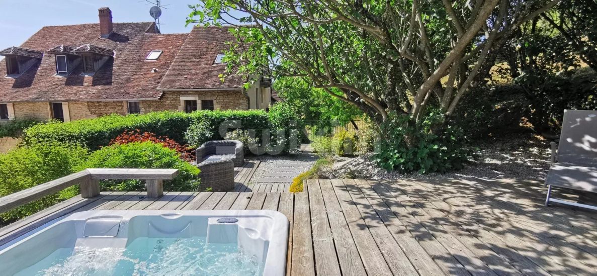 Vente Propriété Poligny 19 Pièces 530 m²