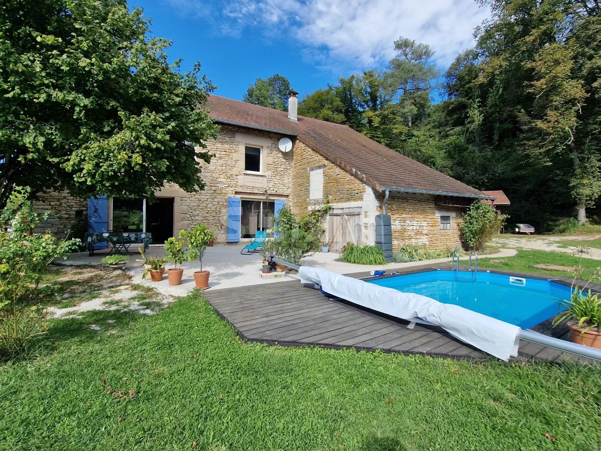 Vente Maison Ougney 8 Pièces 240 m²