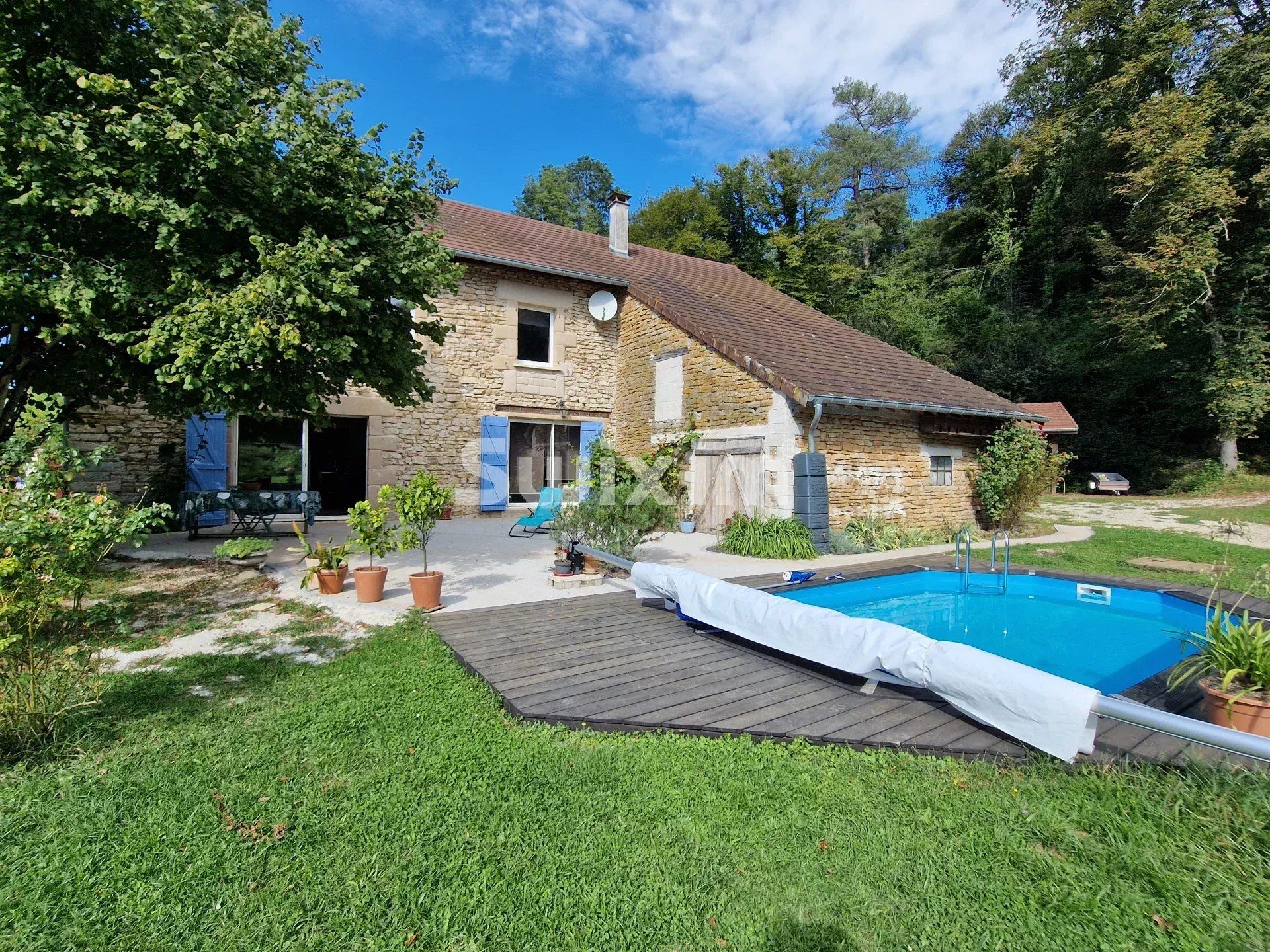 Vente Maison Ougney 8&nbsp;Pièces 240&nbsp;m²