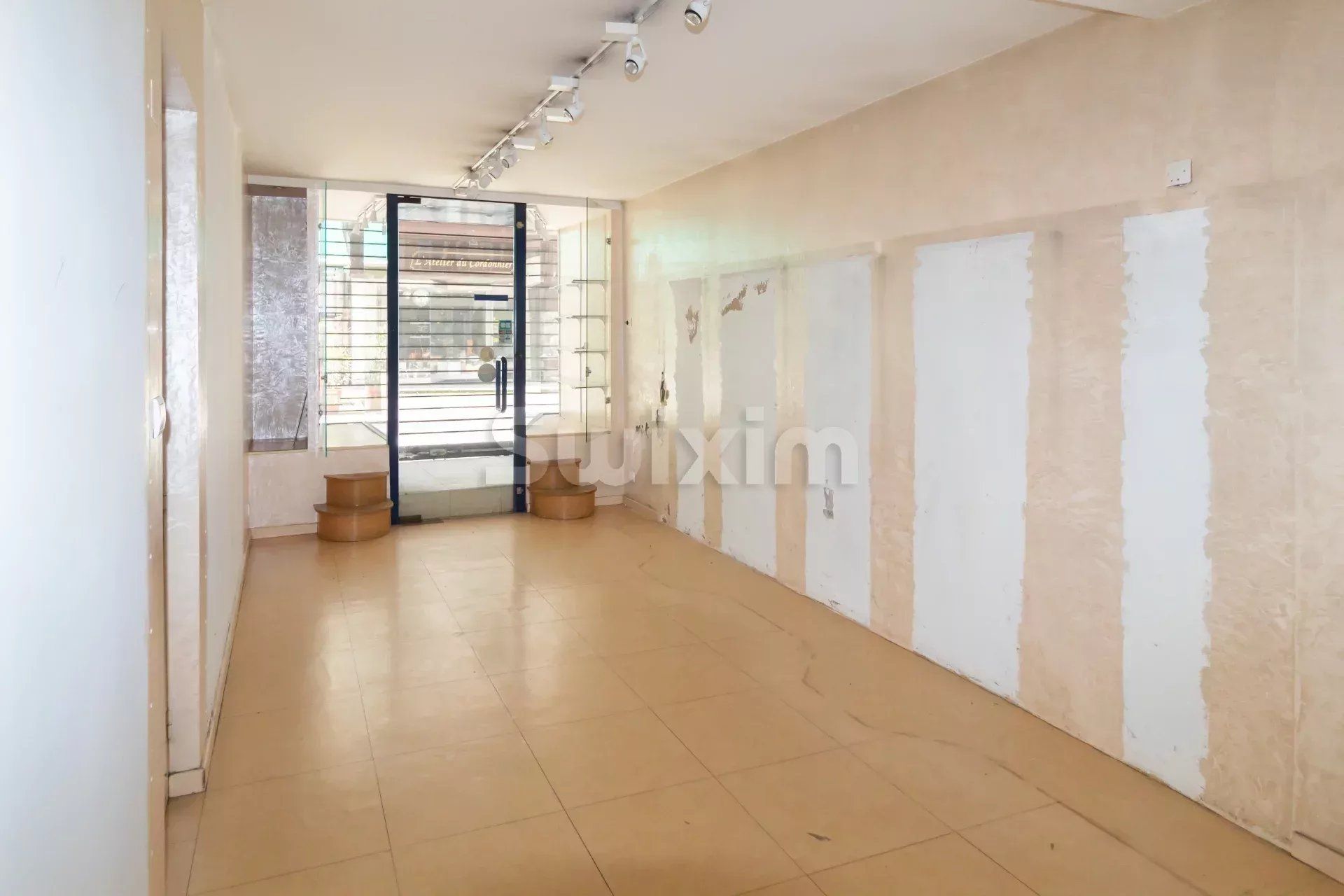 Rental Commercial local Saint-Claude 2 Rooms 30 m²