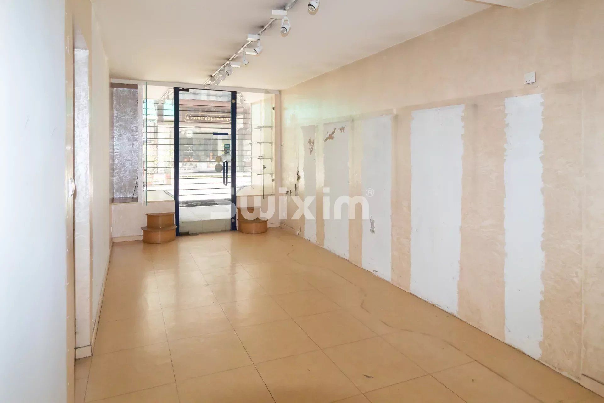 Alquiler Local comercial Saint-Claude 2&nbsp;Salas 30&nbsp;m²