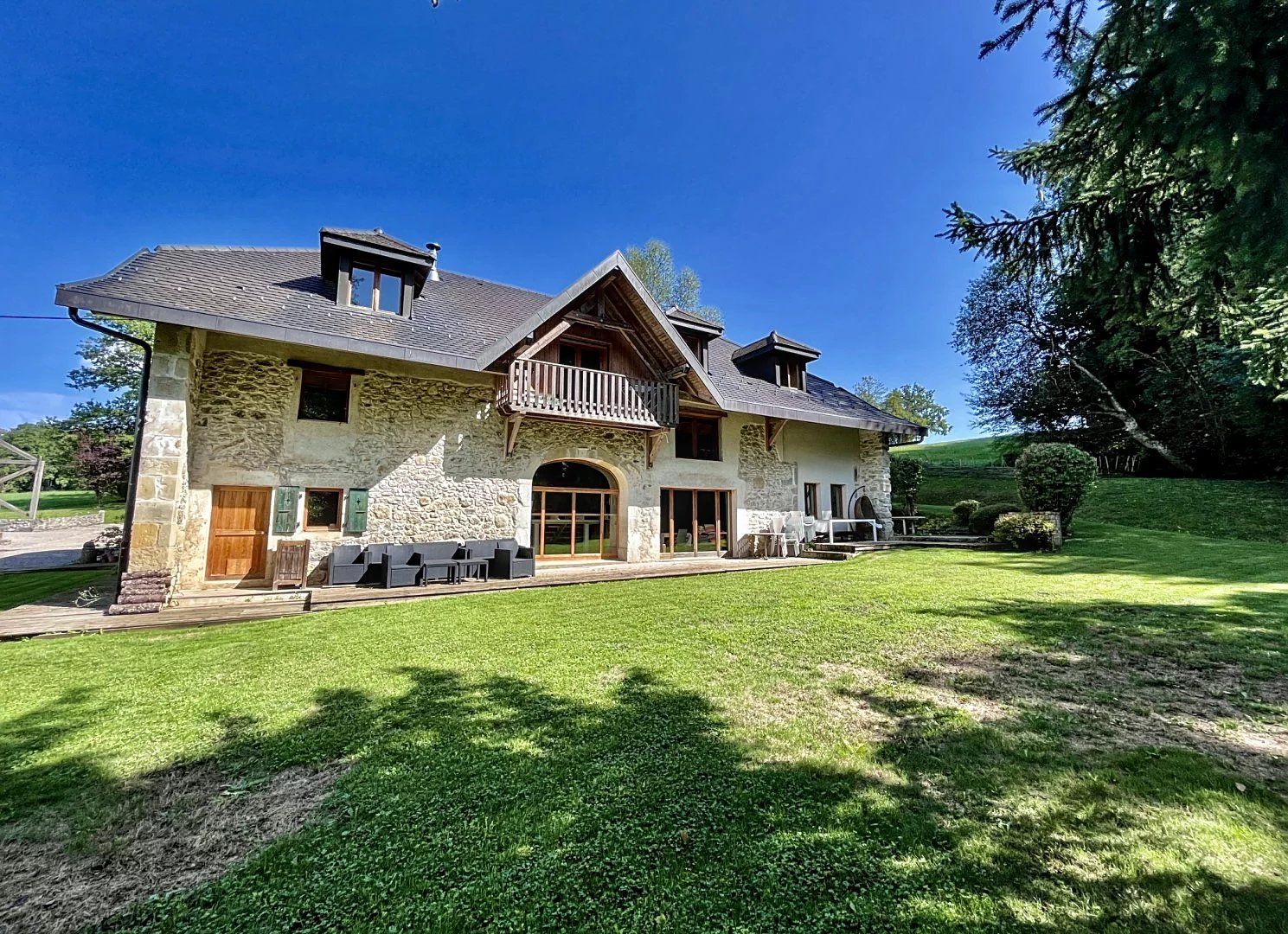 Venta Granja Présilly 13&nbsp;Salas 560&nbsp;m²