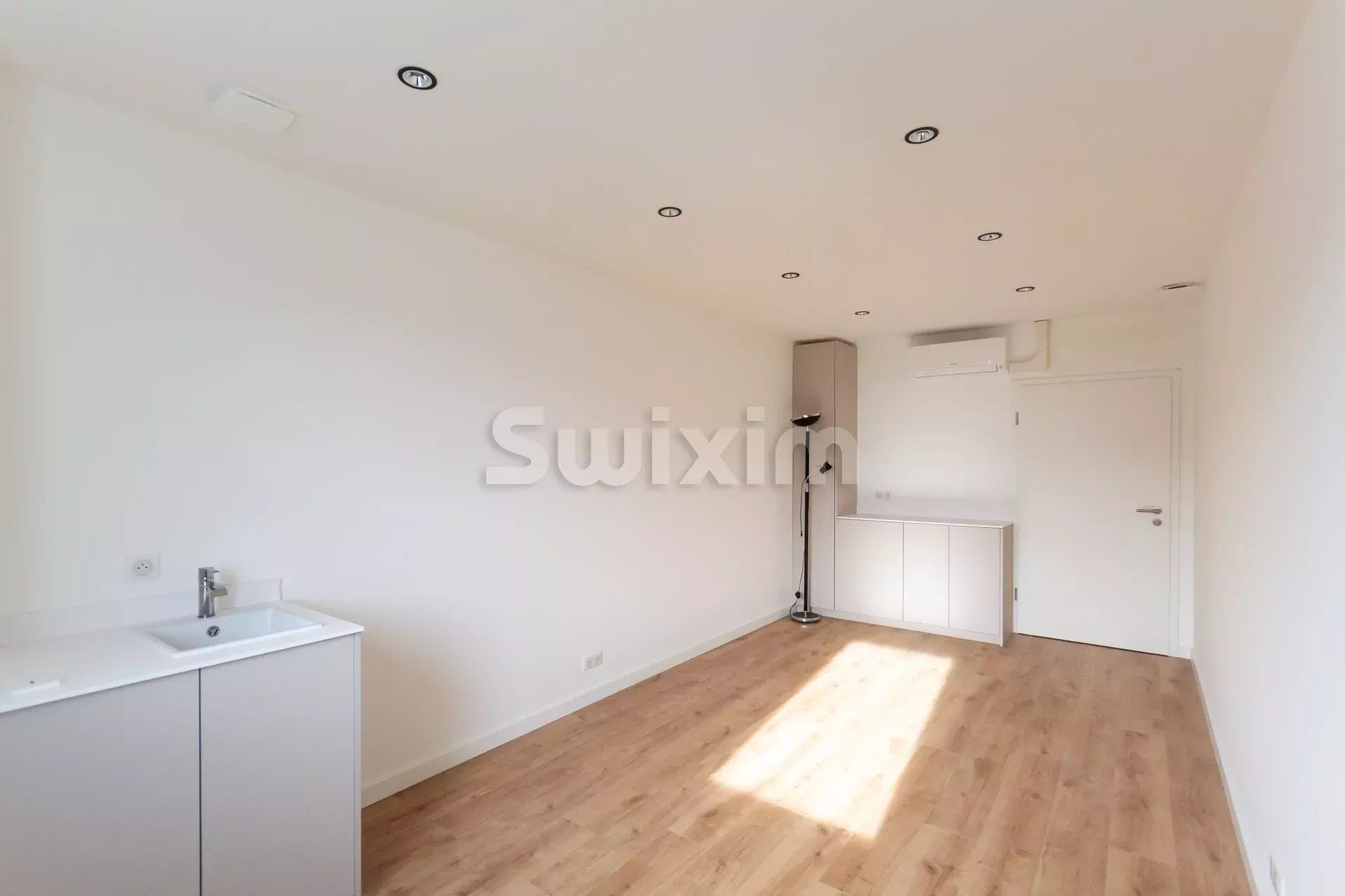 Location Commerce Cranves-Sales 1 pièce 18 m²