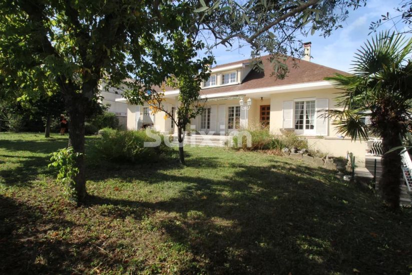 Vente Maison Le Teil 8&nbsp;Pièces 240&nbsp;m²
