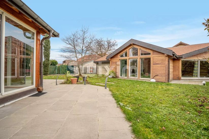 Vente Maison Cessy 8 Pièces 268 m²