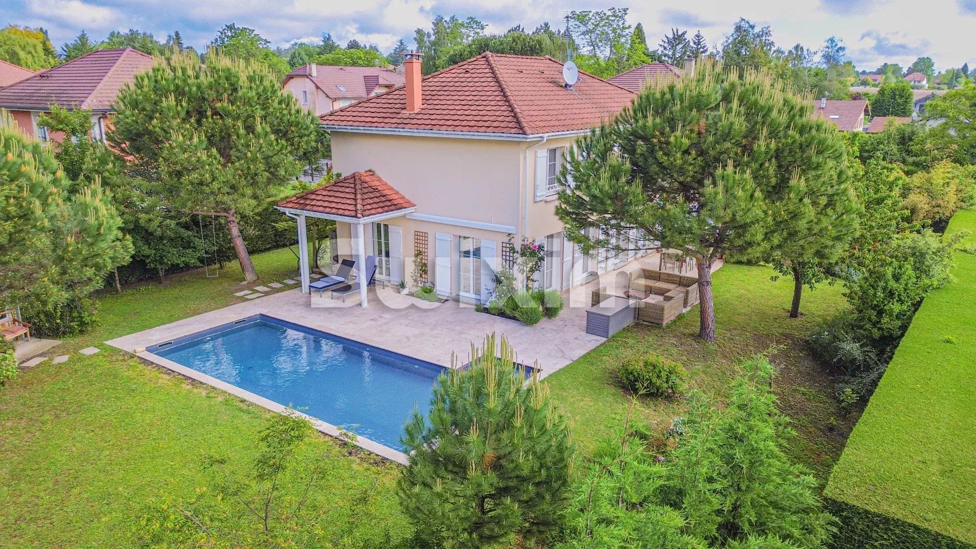 Venta Casa Prévessin-Moëns 8 Salas 221 m²