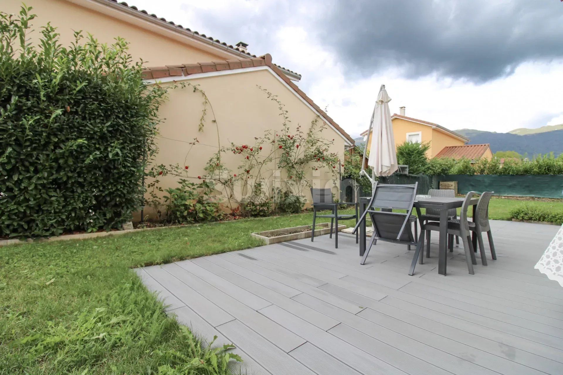 Rental House Saint-Genis-Pouilly 5 Rooms 110 m²