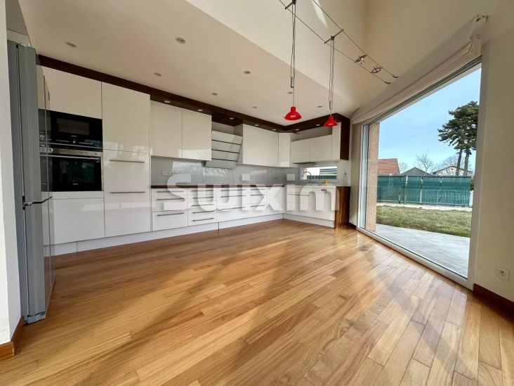 Location Maison Saint-Jean-de-Gonville 4 Pièces 180.7 m²