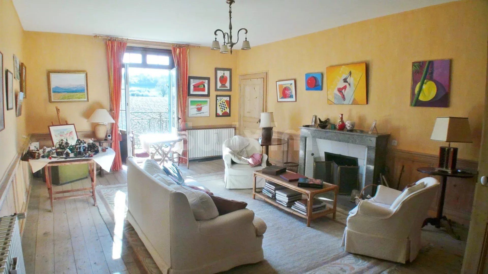 Sale Farmhouse Lons-le-Saunier 9 Rooms 290 m²