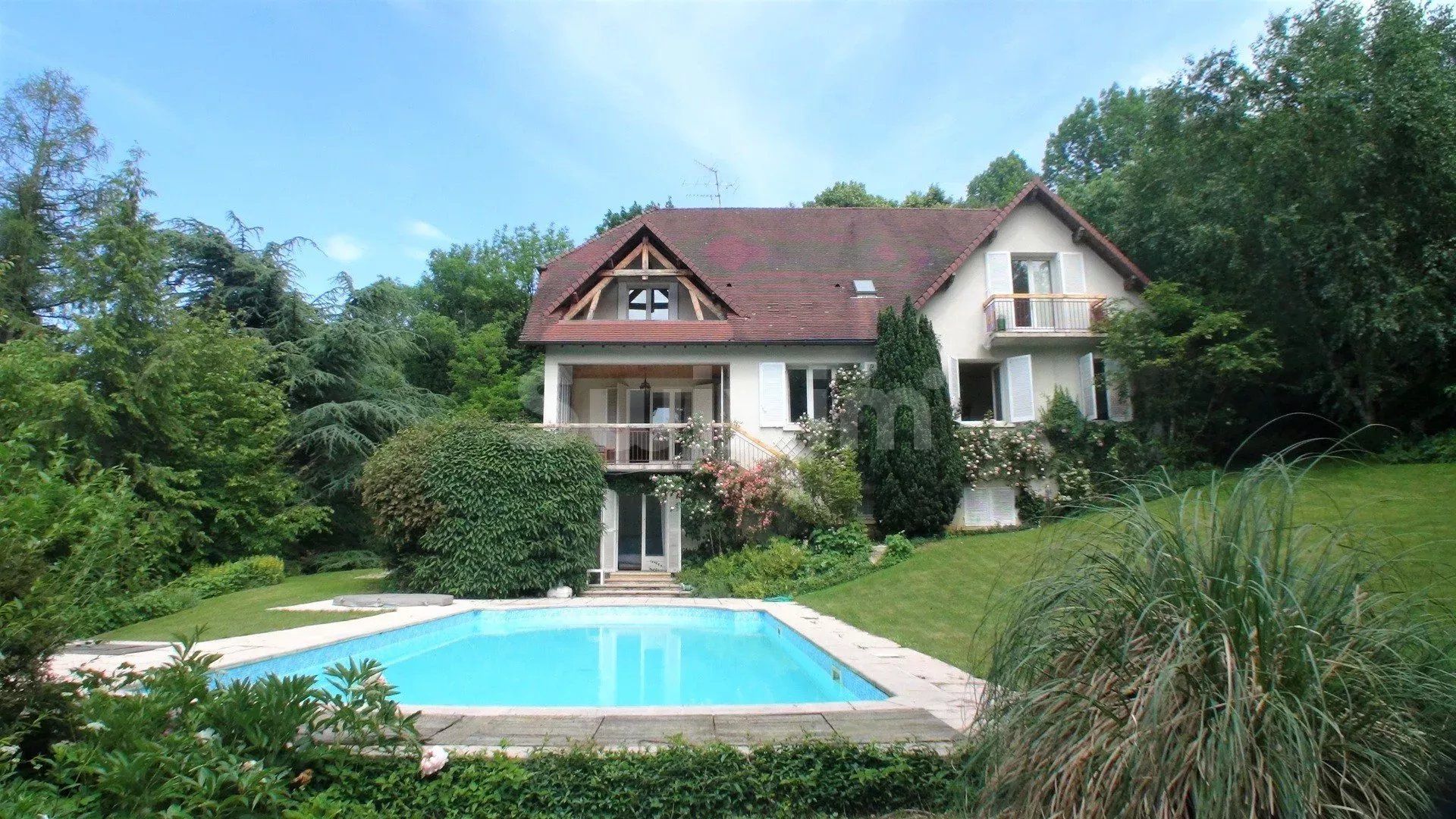 Vente Maison Lons-le-Saunier 7 Pièces 236 m²