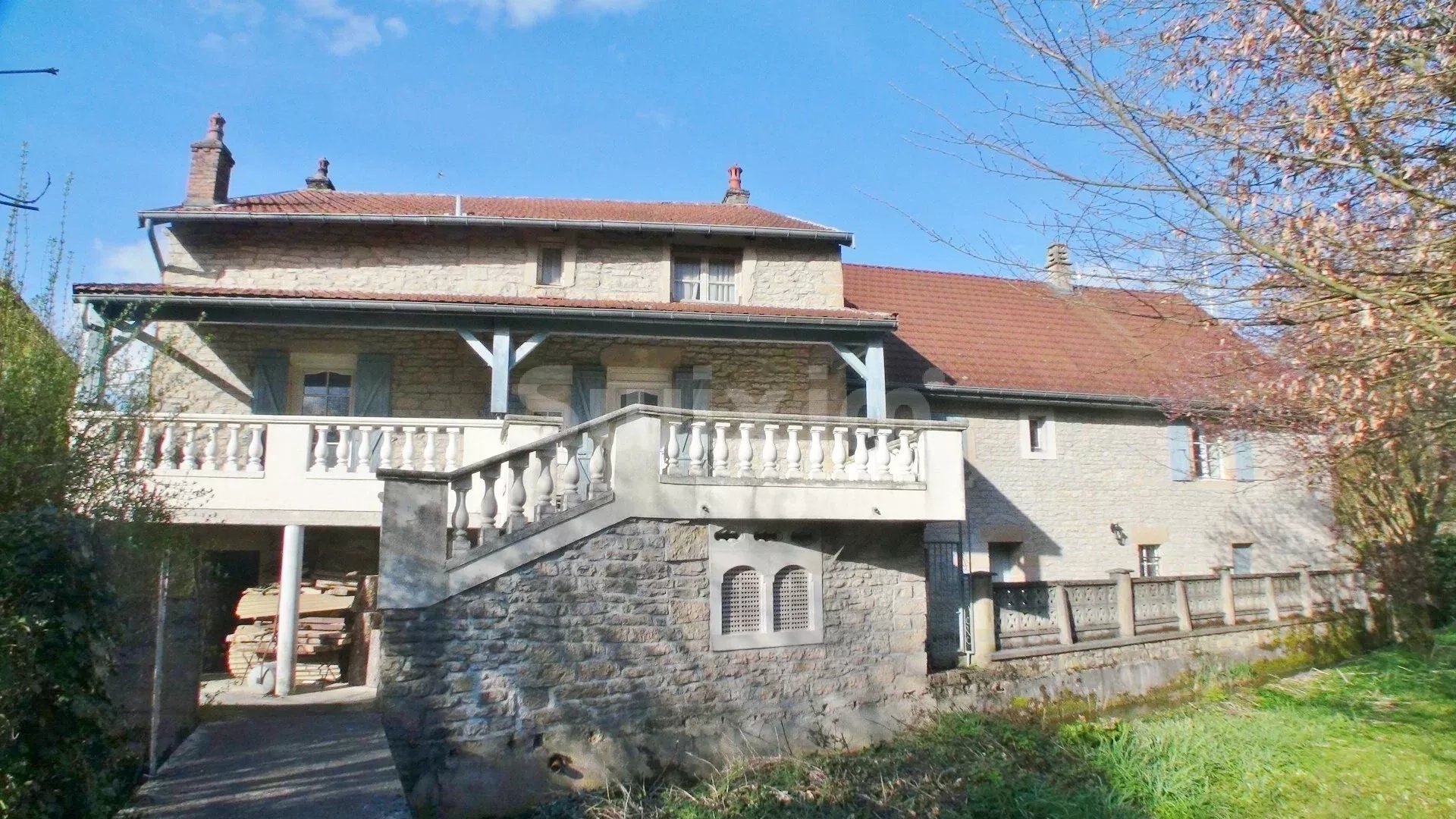 Vente Maison Lons-le-Saunier 7 Pièces 150 m²