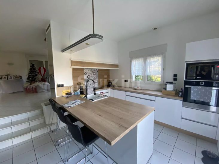 Vente Maison Conliège 8 Pièces 169.55 m²