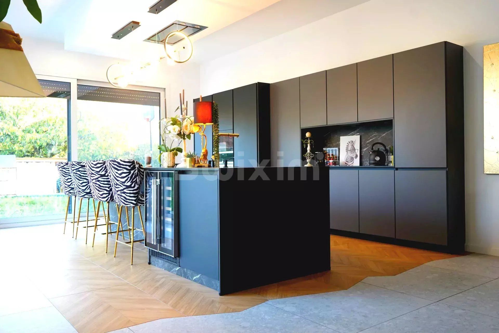 Sale House Lons-le-Saunier 7 Rooms 256.98 m²