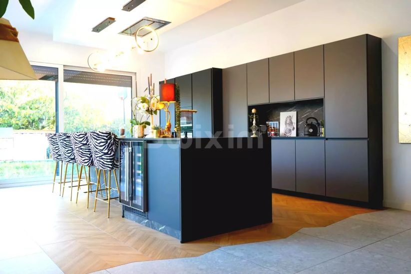 Vente Maison Lons-le-Saunier 7 Pièces 256.98 m²