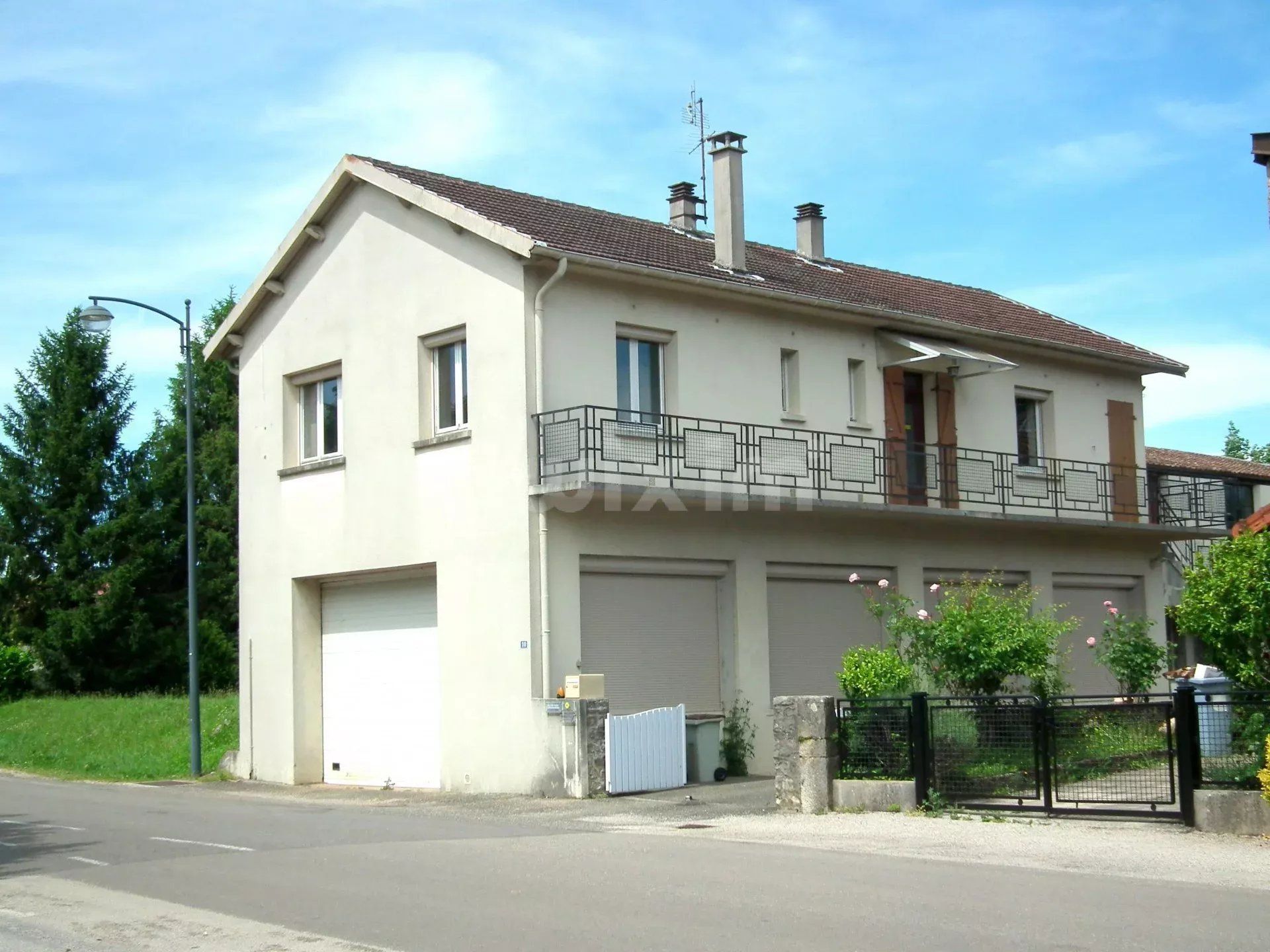 Sale Property Lons-le-Saunier 10 Rooms 360 m²