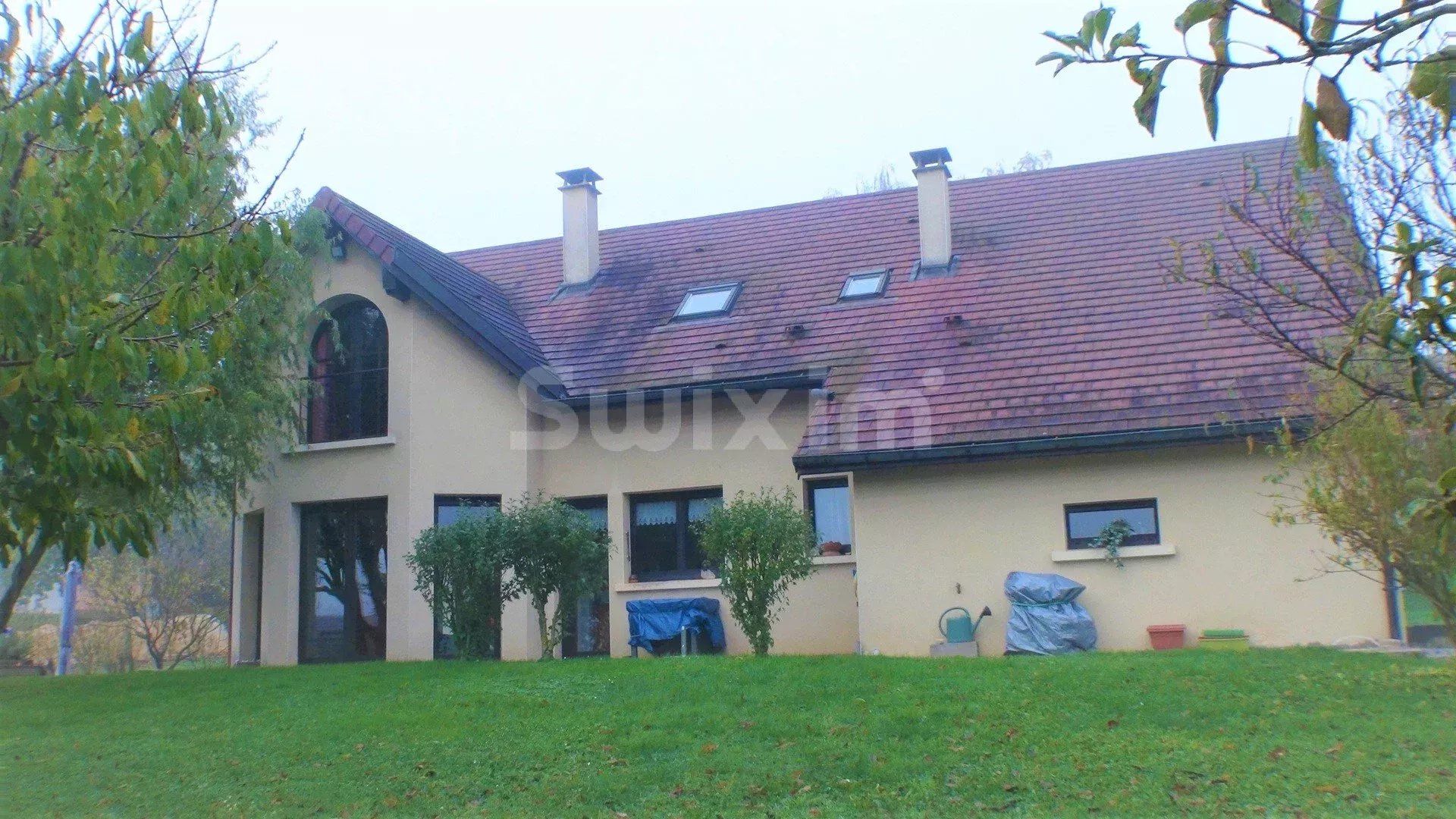 Vente Maison Lons-le-Saunier 6 Pièces 150 m²