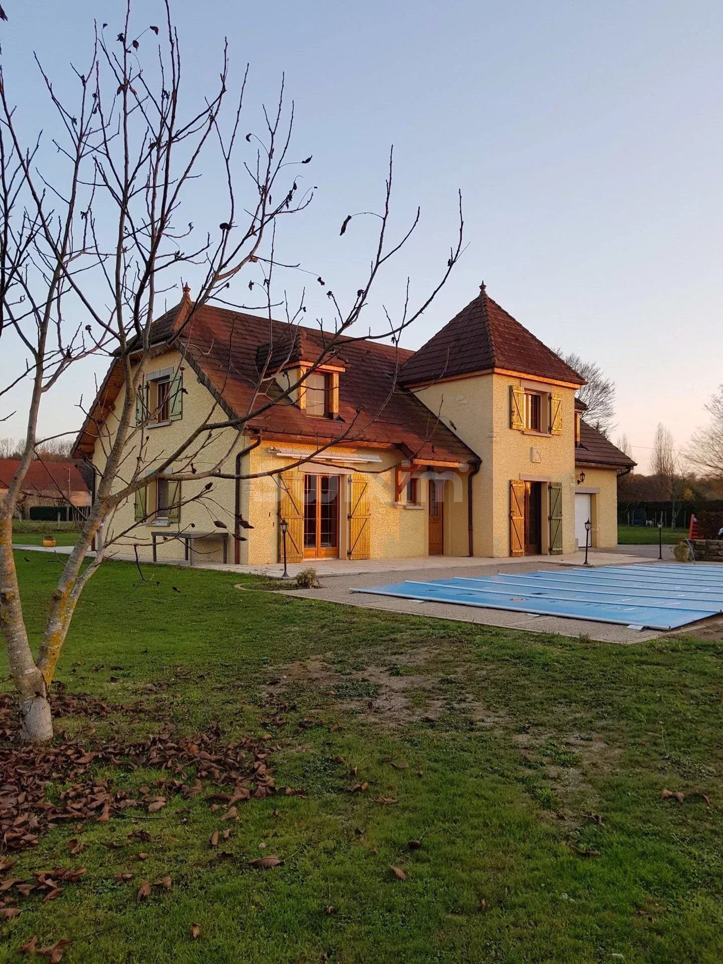 Verkauf Haus Lons-le-Saunier 7 Zimmer 203 m²