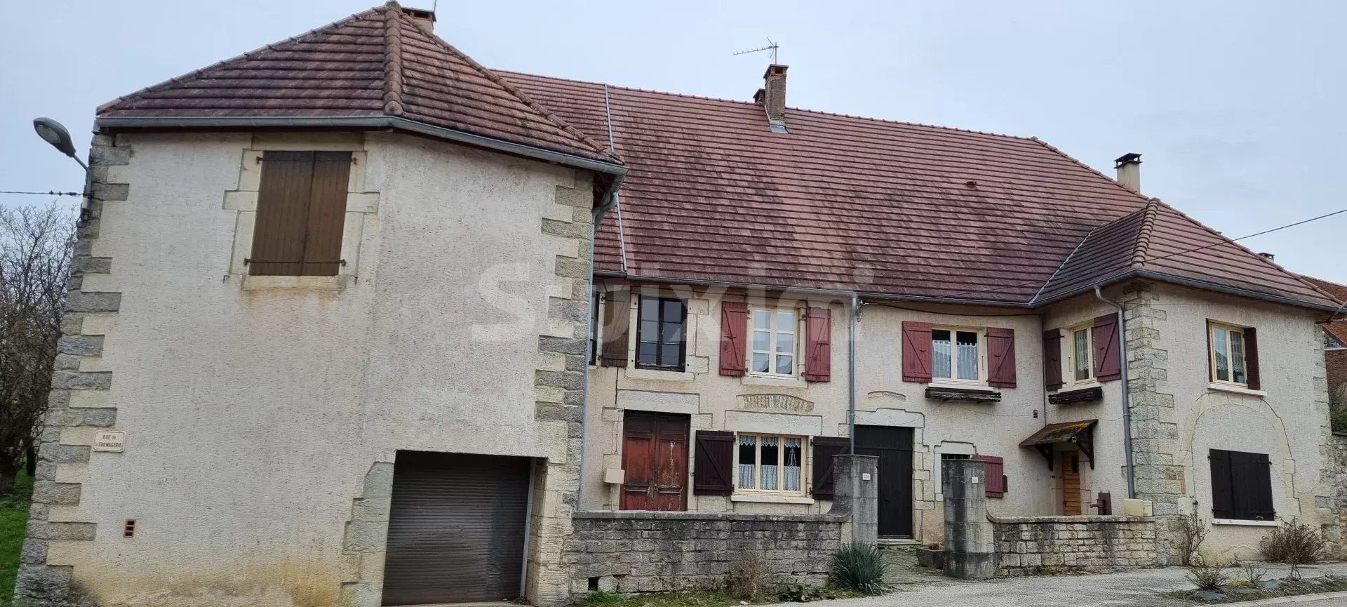 Verkauf Haus Lons-le-Saunier 19 Zimmer 315 m²