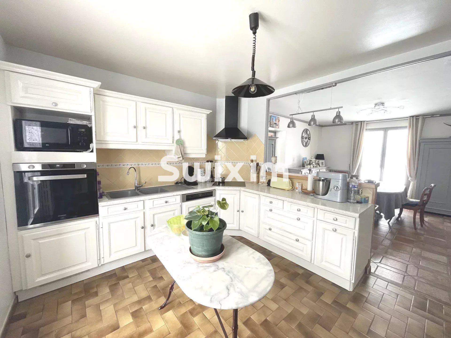 Sale House Lons-le-Saunier 6&nbsp;Rooms 108&nbsp;m²