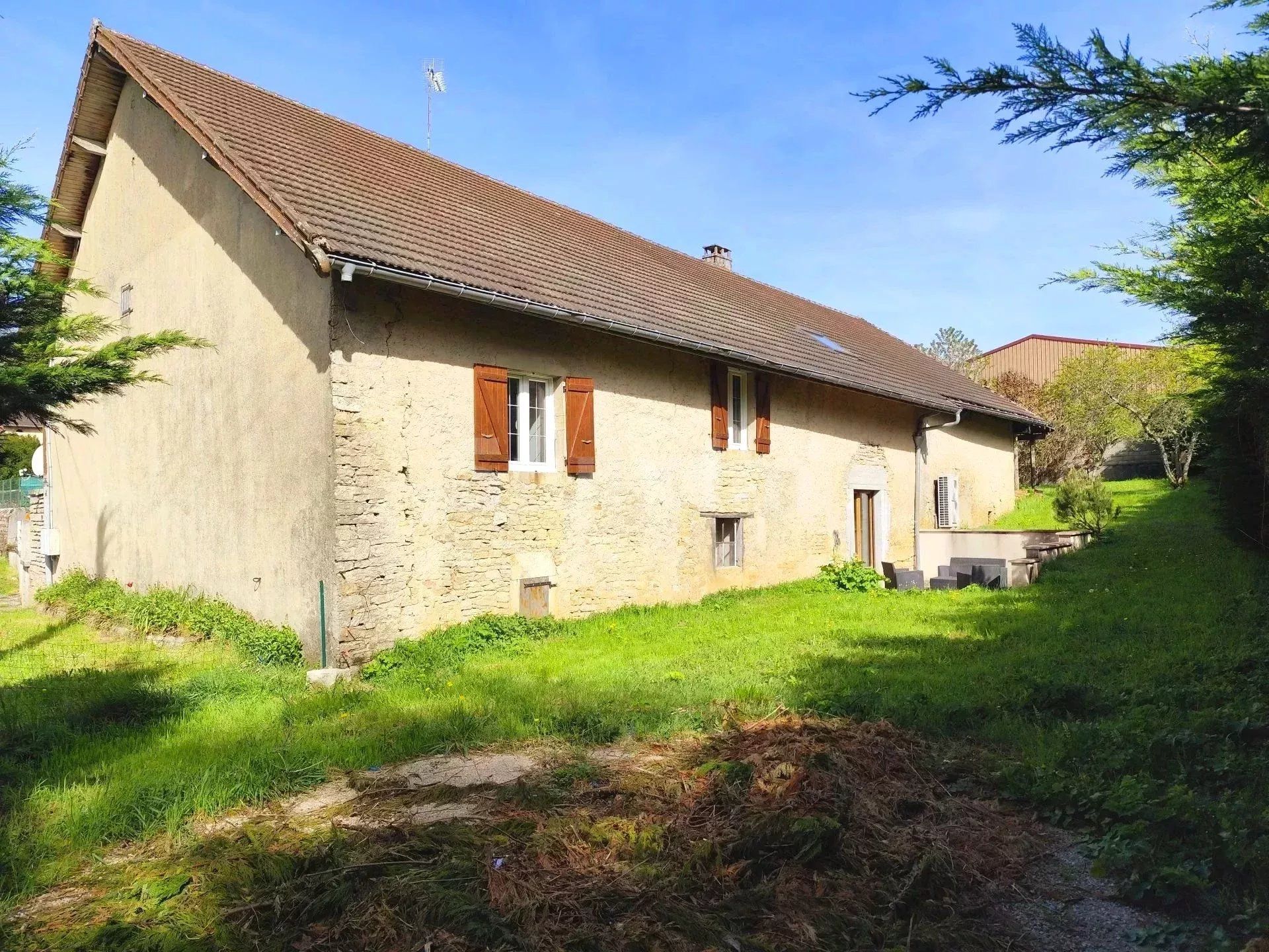Sale House Lons-le-Saunier 7 Rooms 196.09 m²