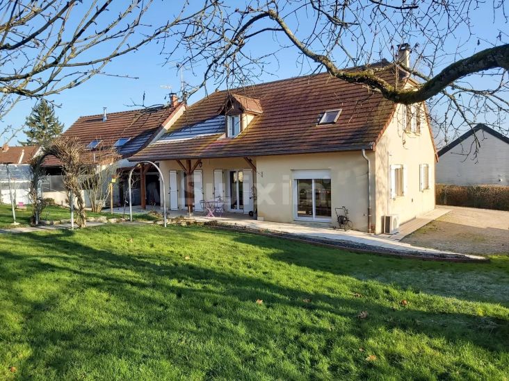 Vente Maison Lons-le-Saunier 7 Pièces 158.48 m²