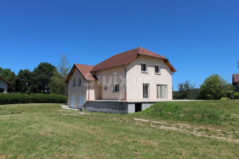 Vente Maison Orgelet 9 Pièces 187 m²