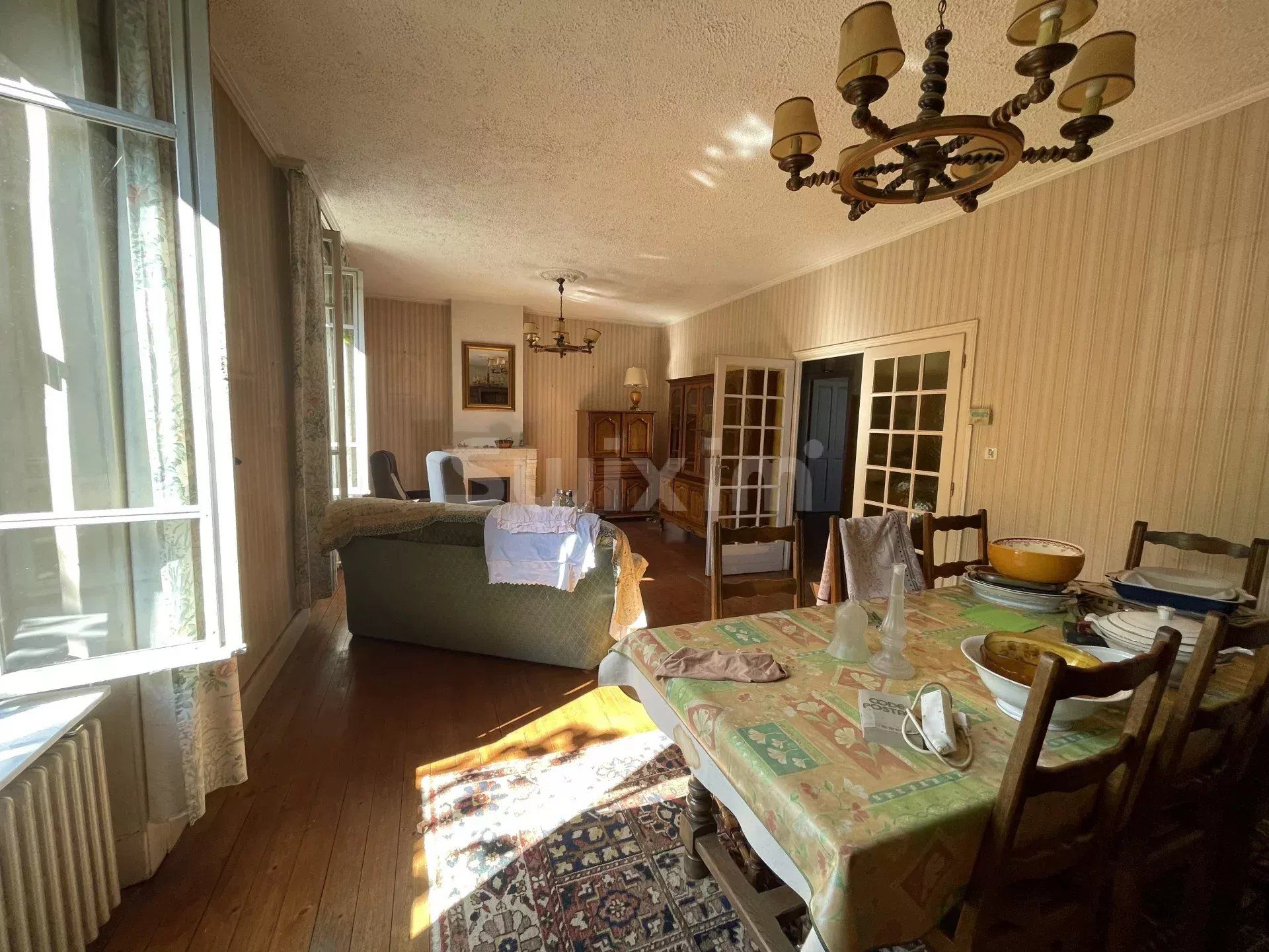 Vente Maison Lons-le-Saunier 10 Pièces 190 m²