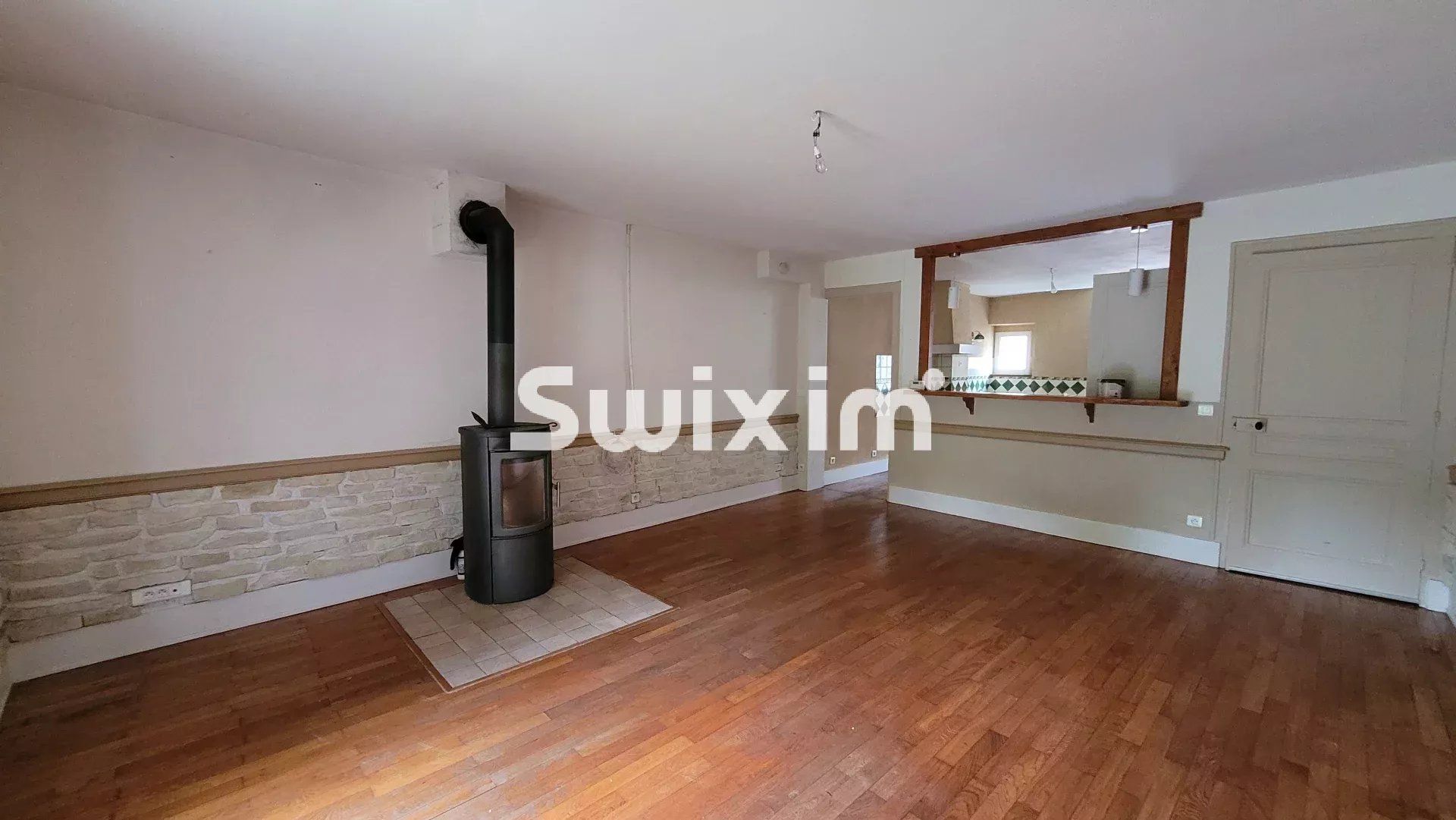 casa 6 Quartos para venda sobre Lons-le-Saunier (39000)