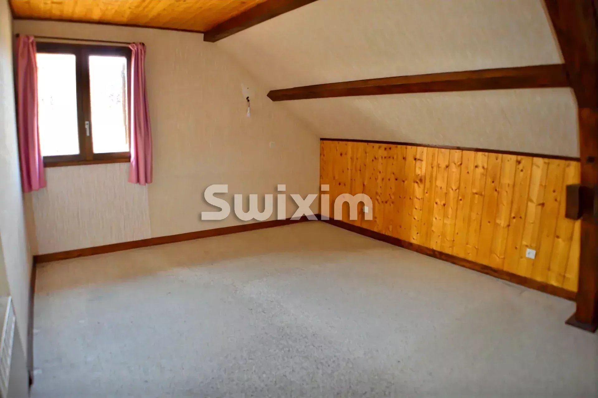 house 4 Rooms for sale on Longchaumois (39400)