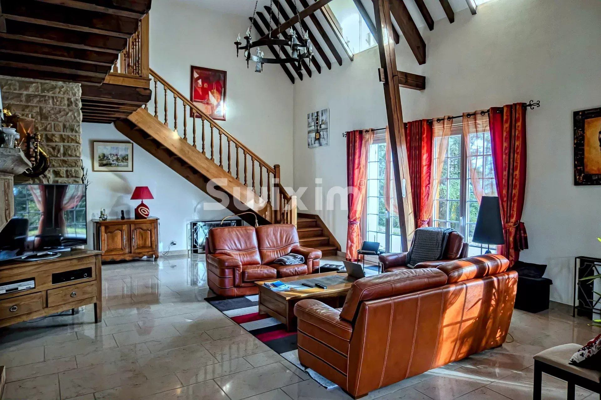 villa 8 Rooms for sale on Beaune (21200)